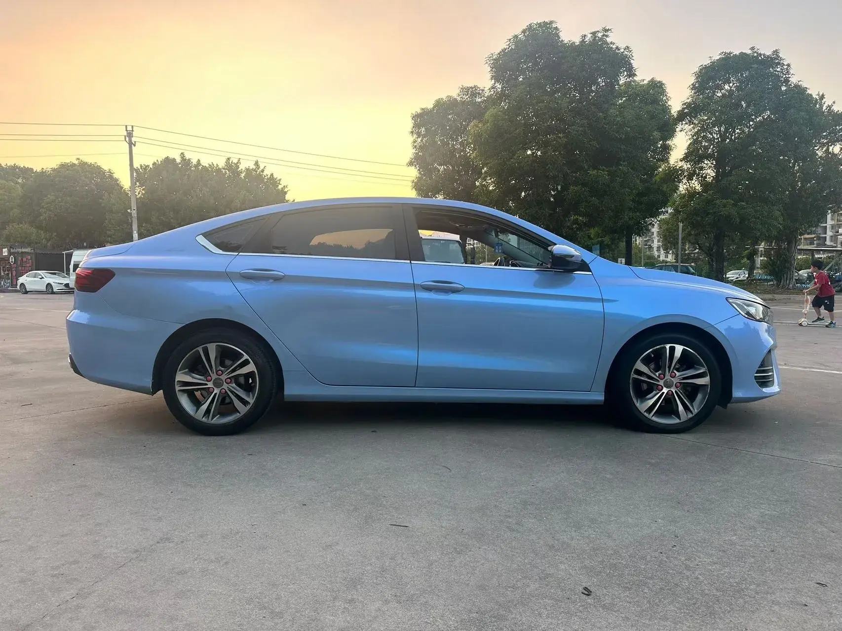 2019 GEELY COOLRAY thumbnail 3