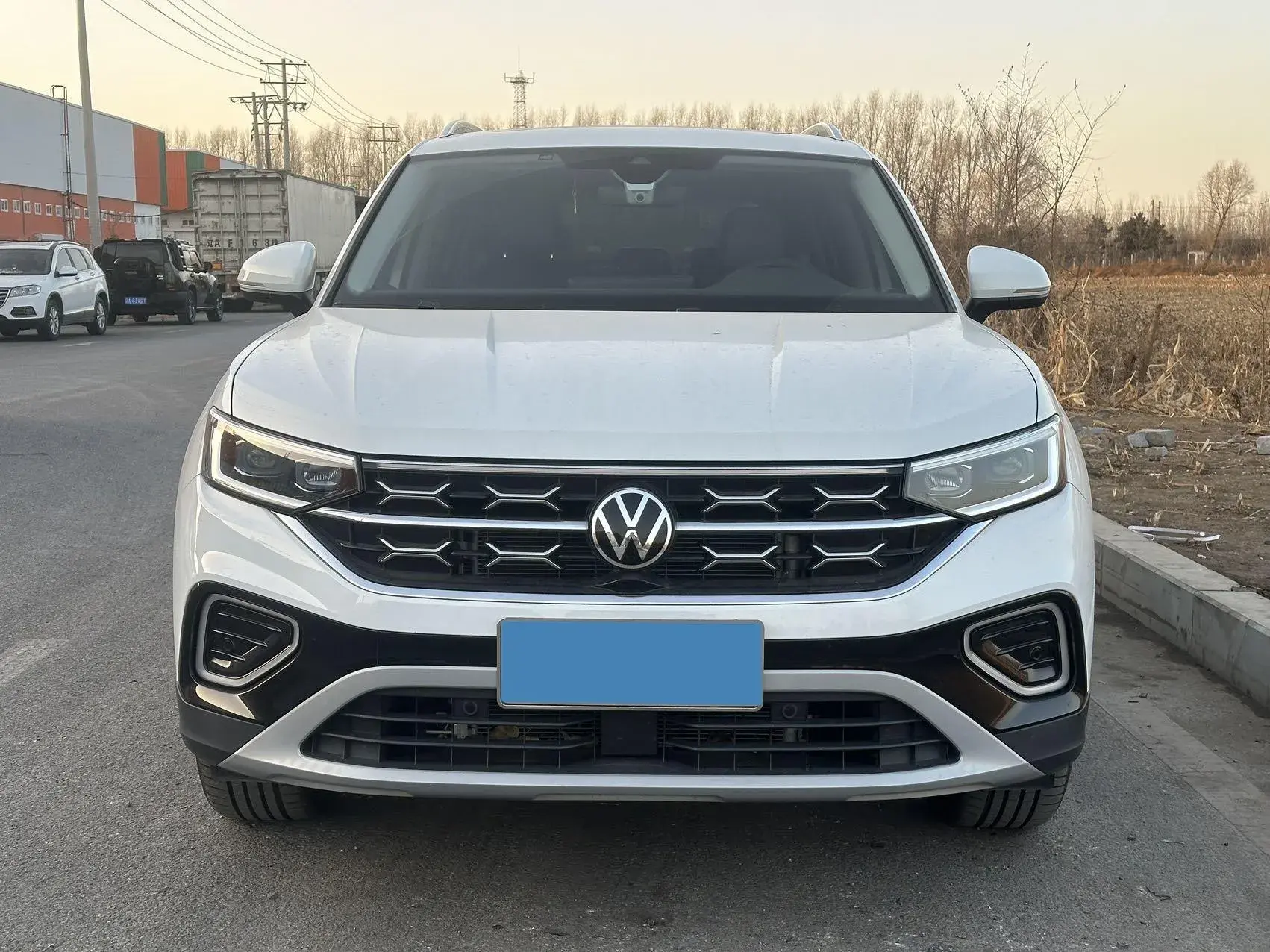 2023 VOLKSWAGEN TAYRON thumbnail 3