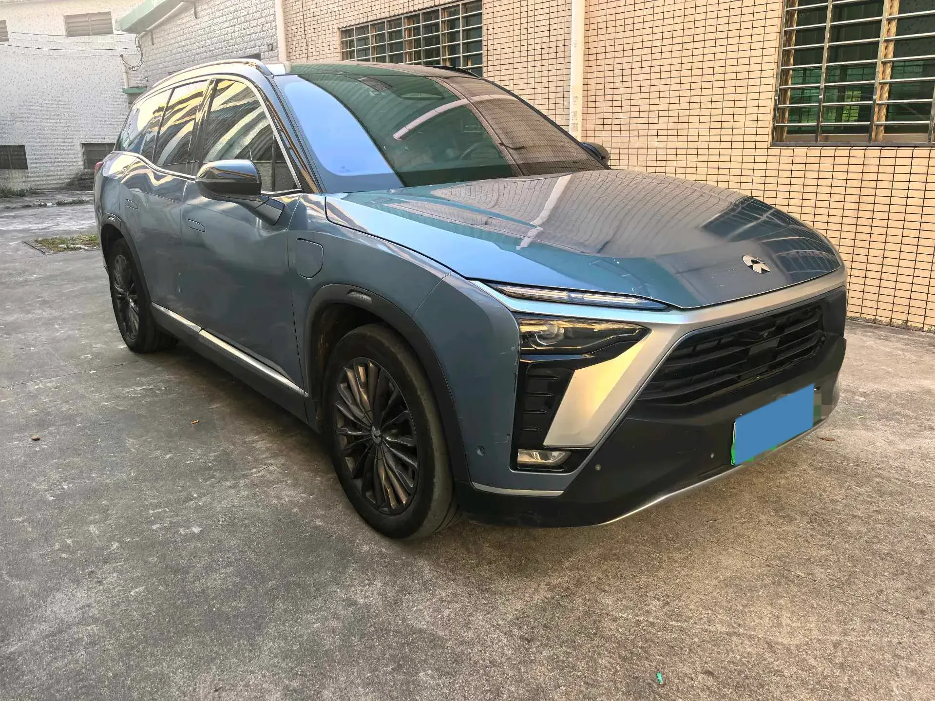 2020 NIO ES8 thumbnail 3