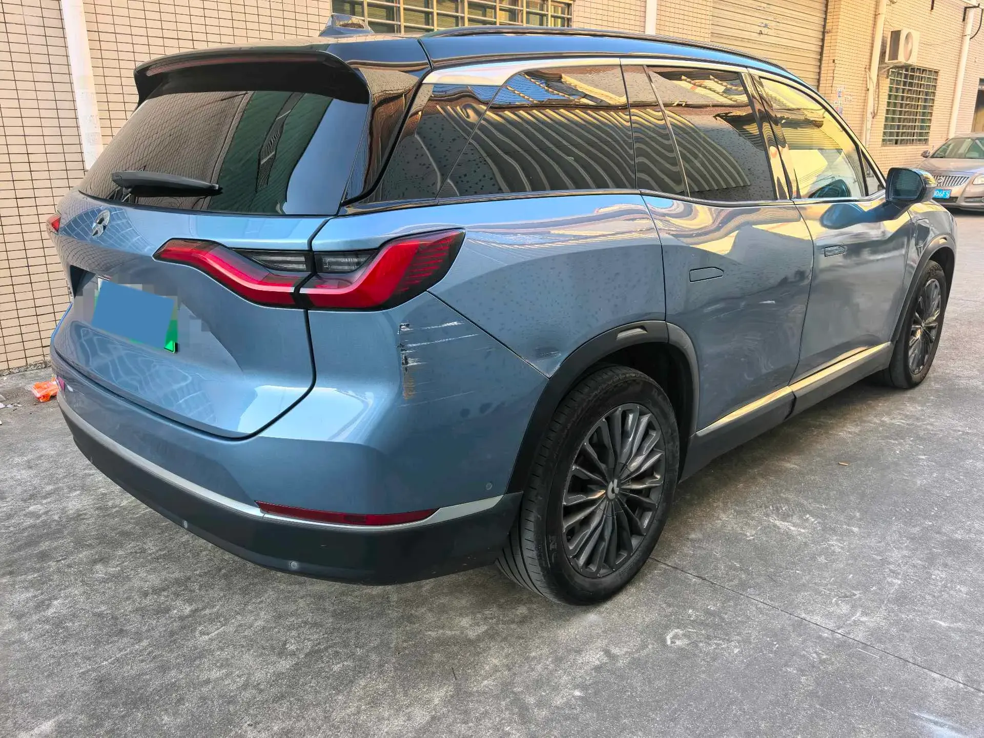 2020 NIO ES8 thumbnail 4