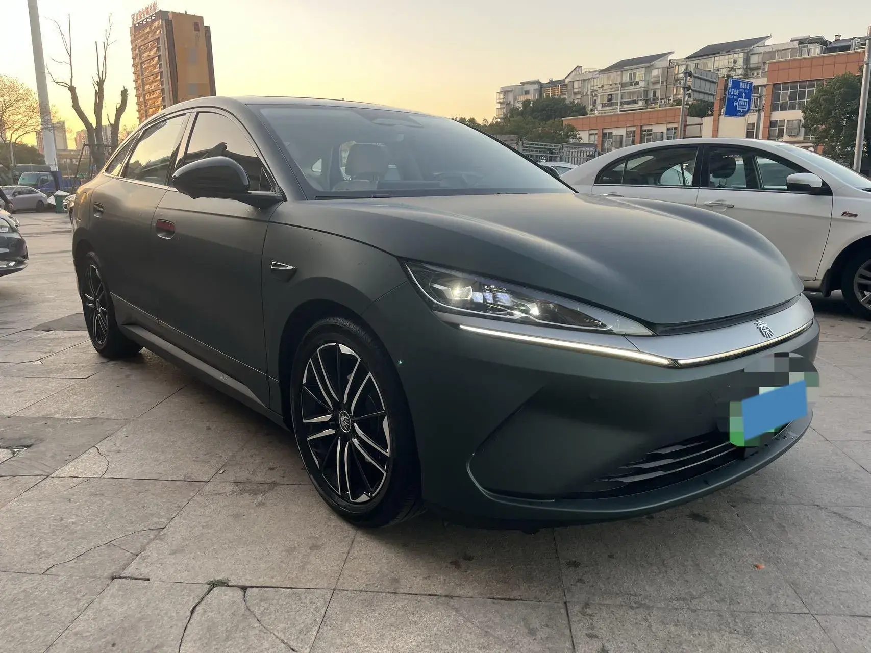 2025 BYD QINL thumbnail 3