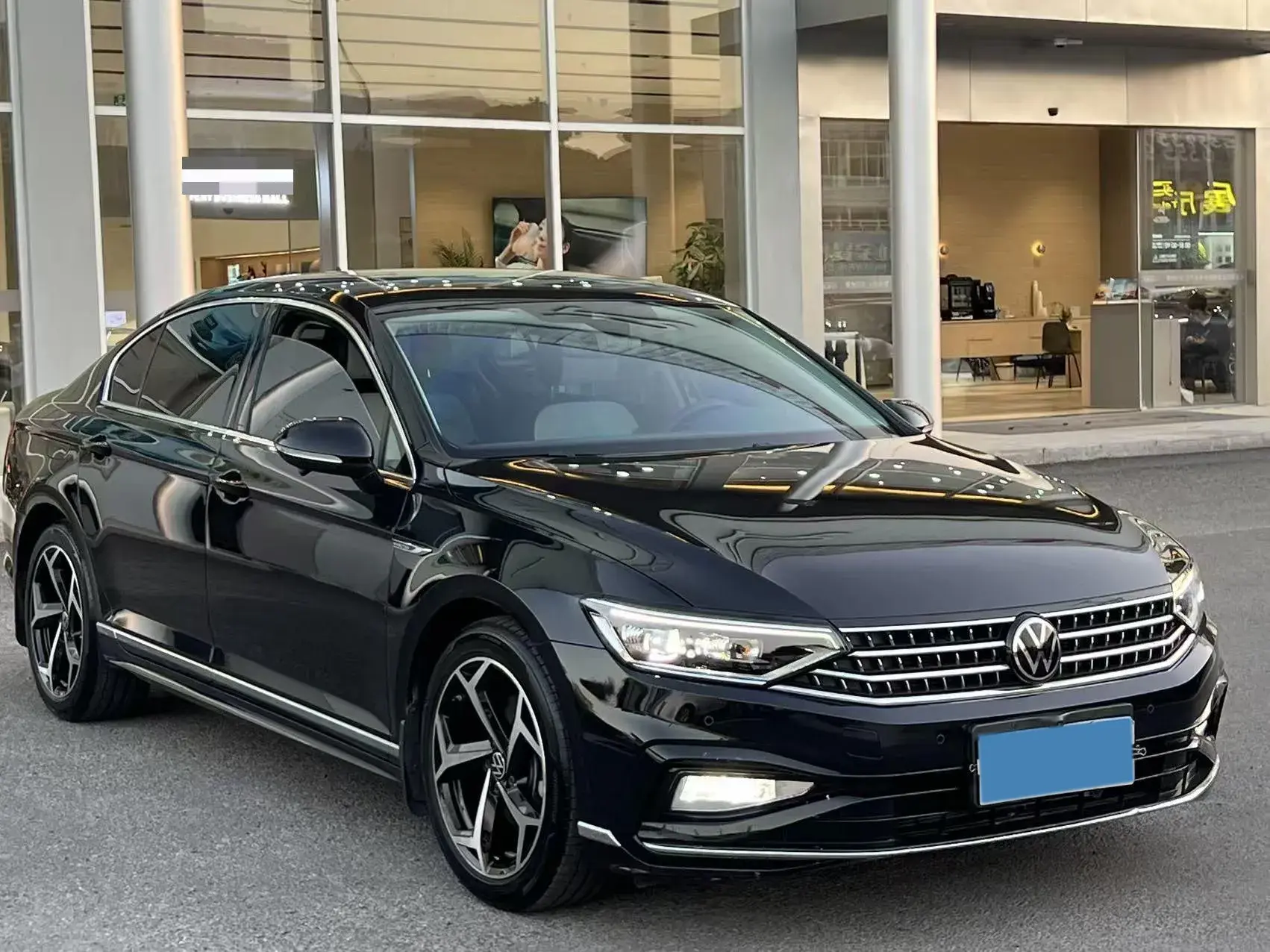 2023 VOLKSWAGEN MAGOTAN thumbnail 3