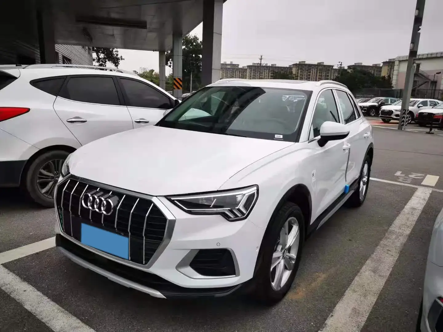 2021 AUDI Q3 view 1