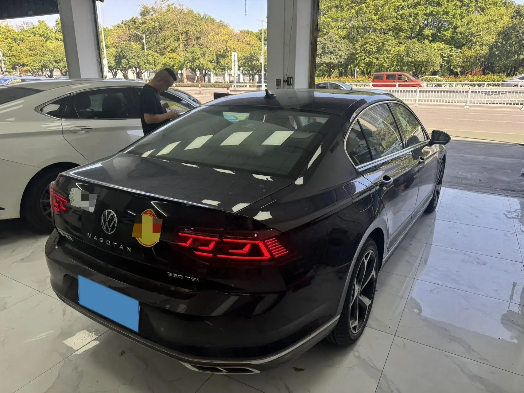 2025 VOLKSWAGEN MAGOTAN thumbnail 3