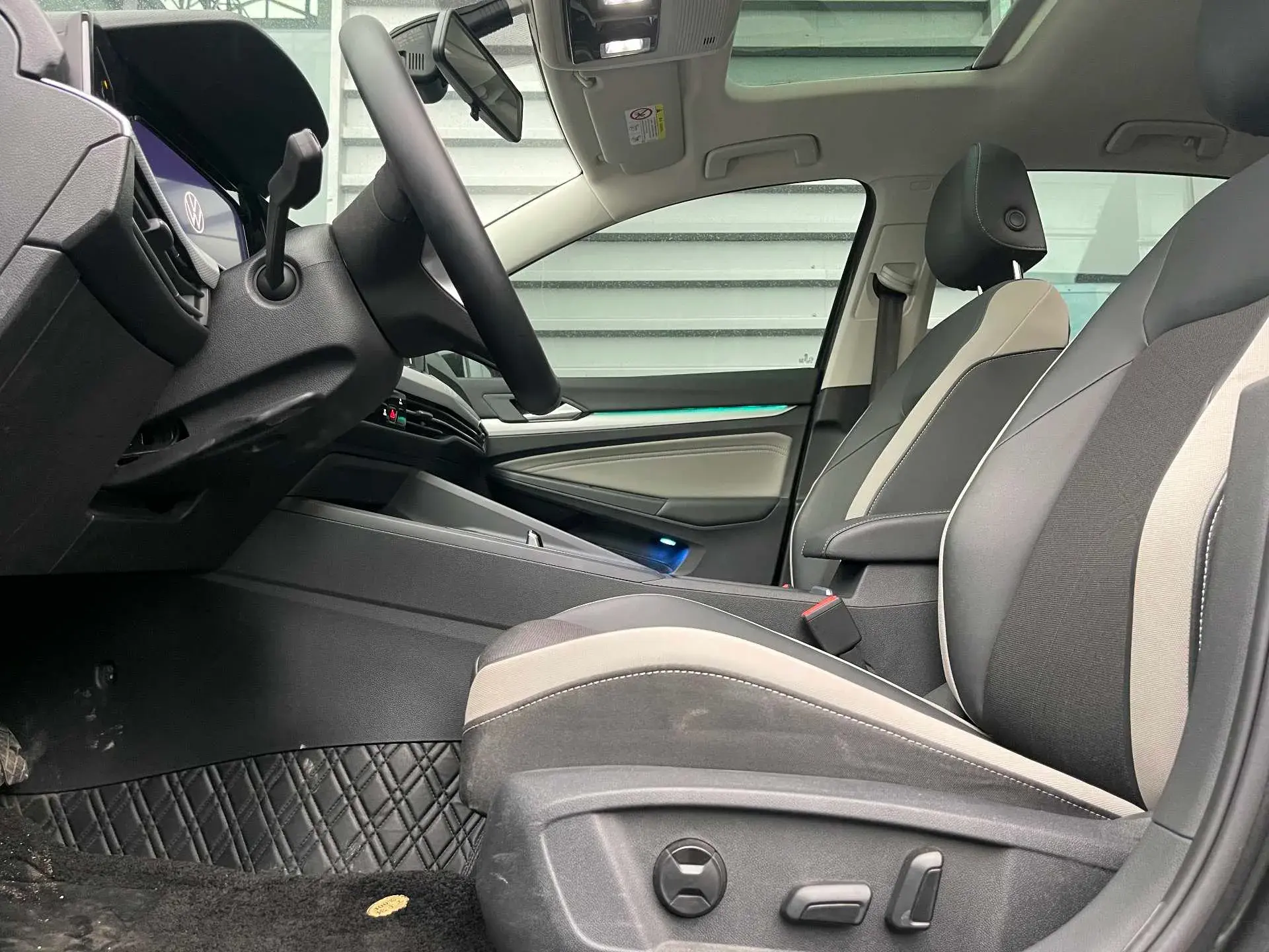 2021 VOLKSWAGEN GOLF thumbnail 3