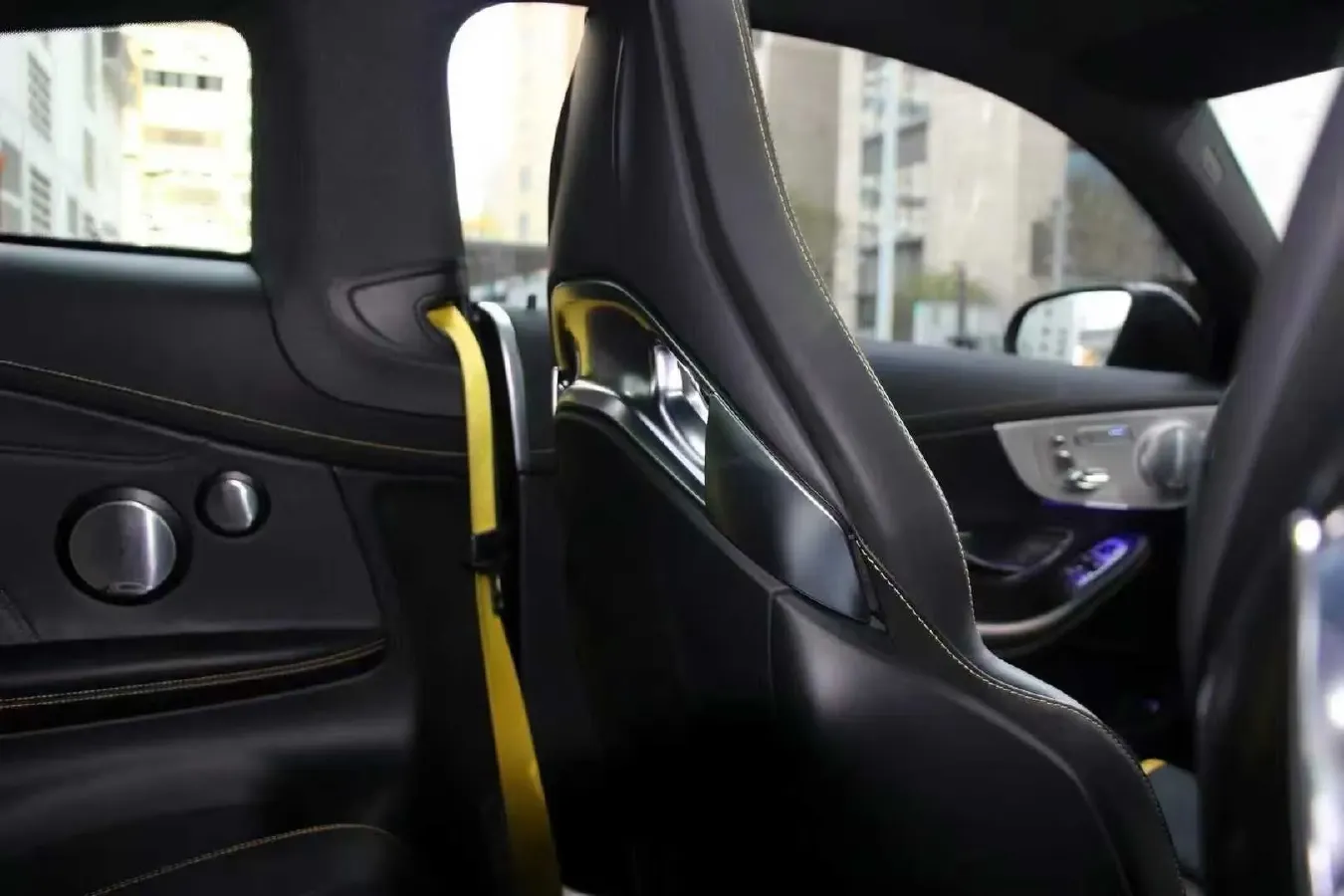 2021 Mercedes-Benz C AMG 4.0T 476HP V8 9AT,autocango,china used car exporter,china ev exporter,chinese used car exporter,chinese used ev exporter