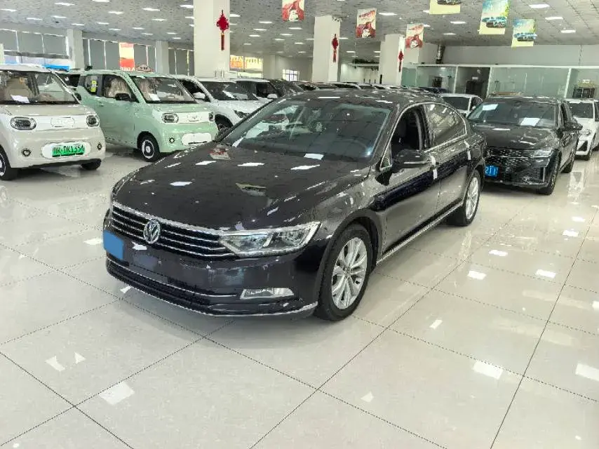 2019 VOLKSWAGEN MAGOTAN view 1