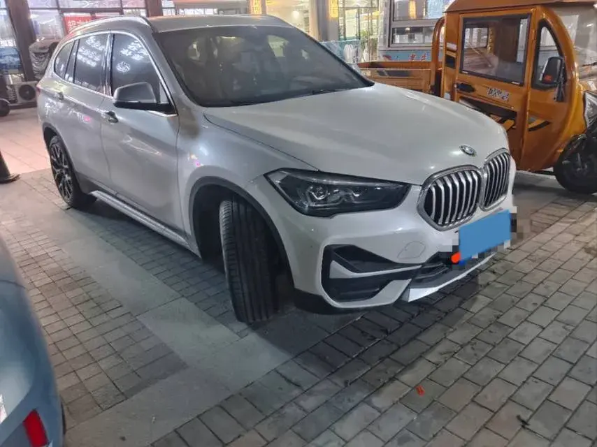 2022 BMW X1 thumbnail 2
