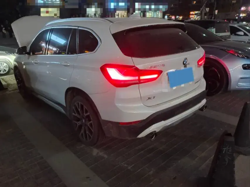 2022 BMW X1 thumbnail 3