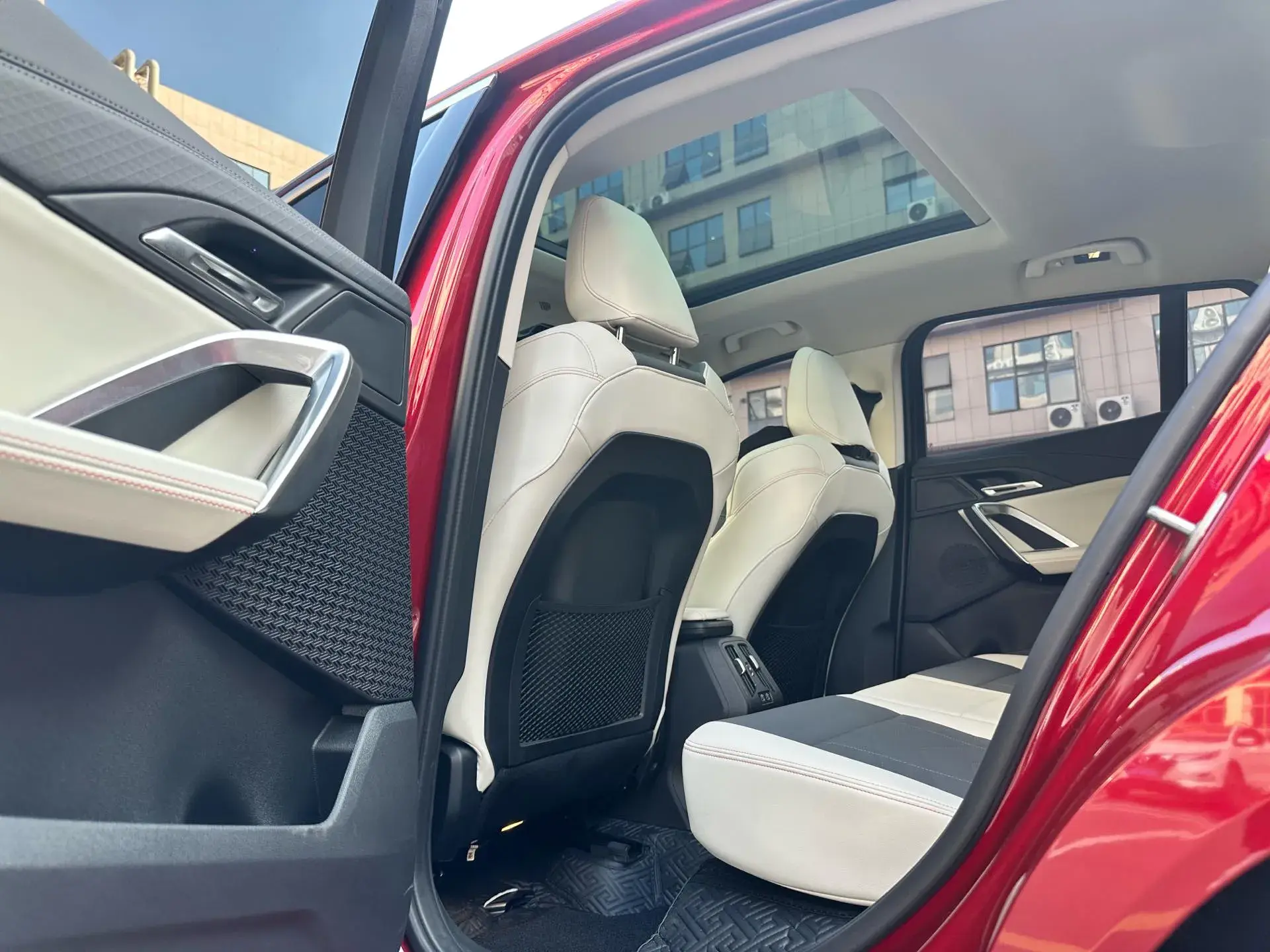 2024 BMW X2 thumbnail 3