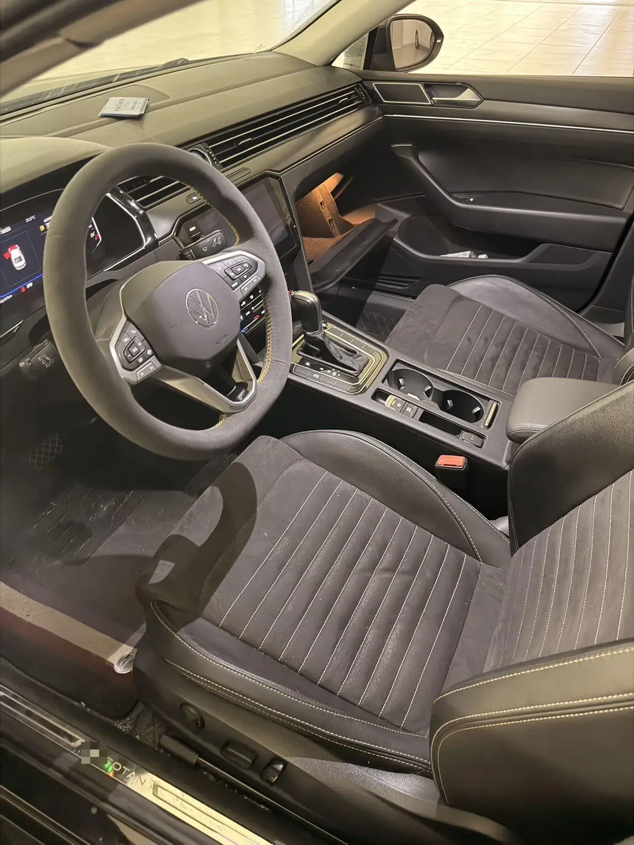 2020 VOLKSWAGEN MAGOTAN thumbnail 3