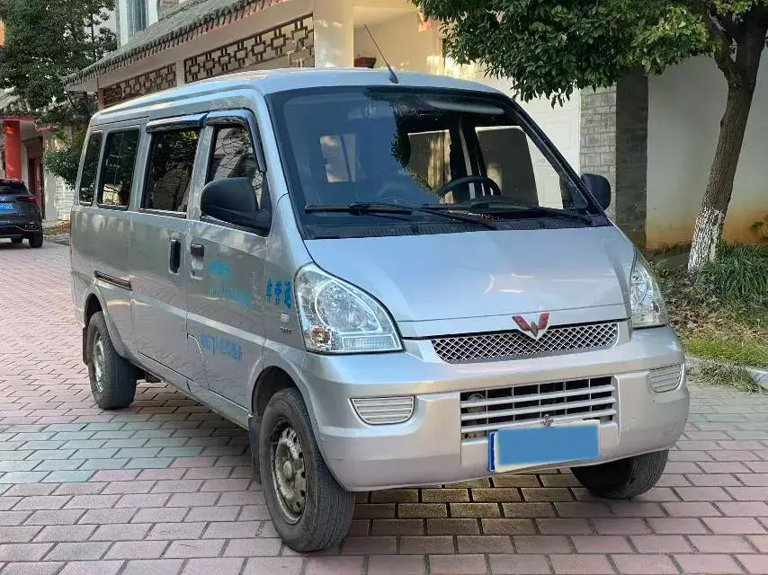 2017 WULING RONGGUANG thumbnail 3