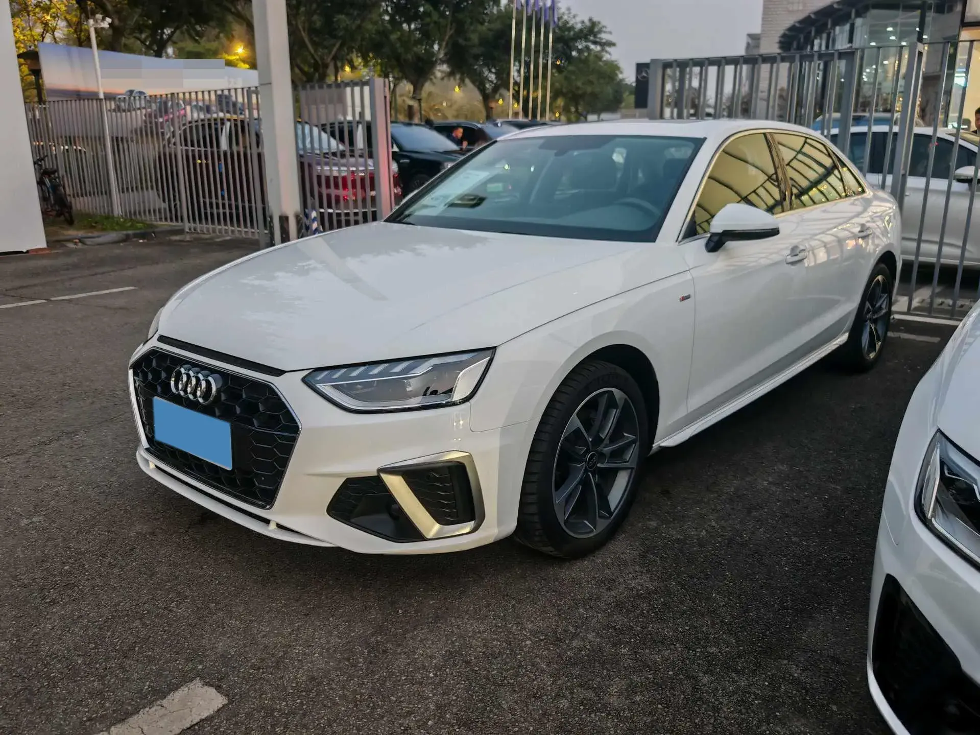 2023 AUDI A4L view 1