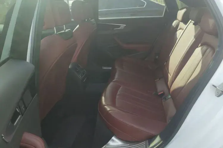 2023 AUDI A4L thumbnail 4