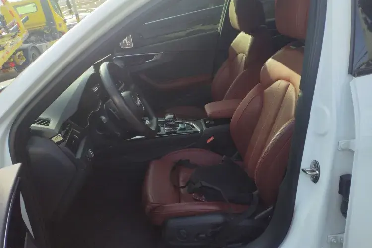 2023 AUDI A4L thumbnail 3