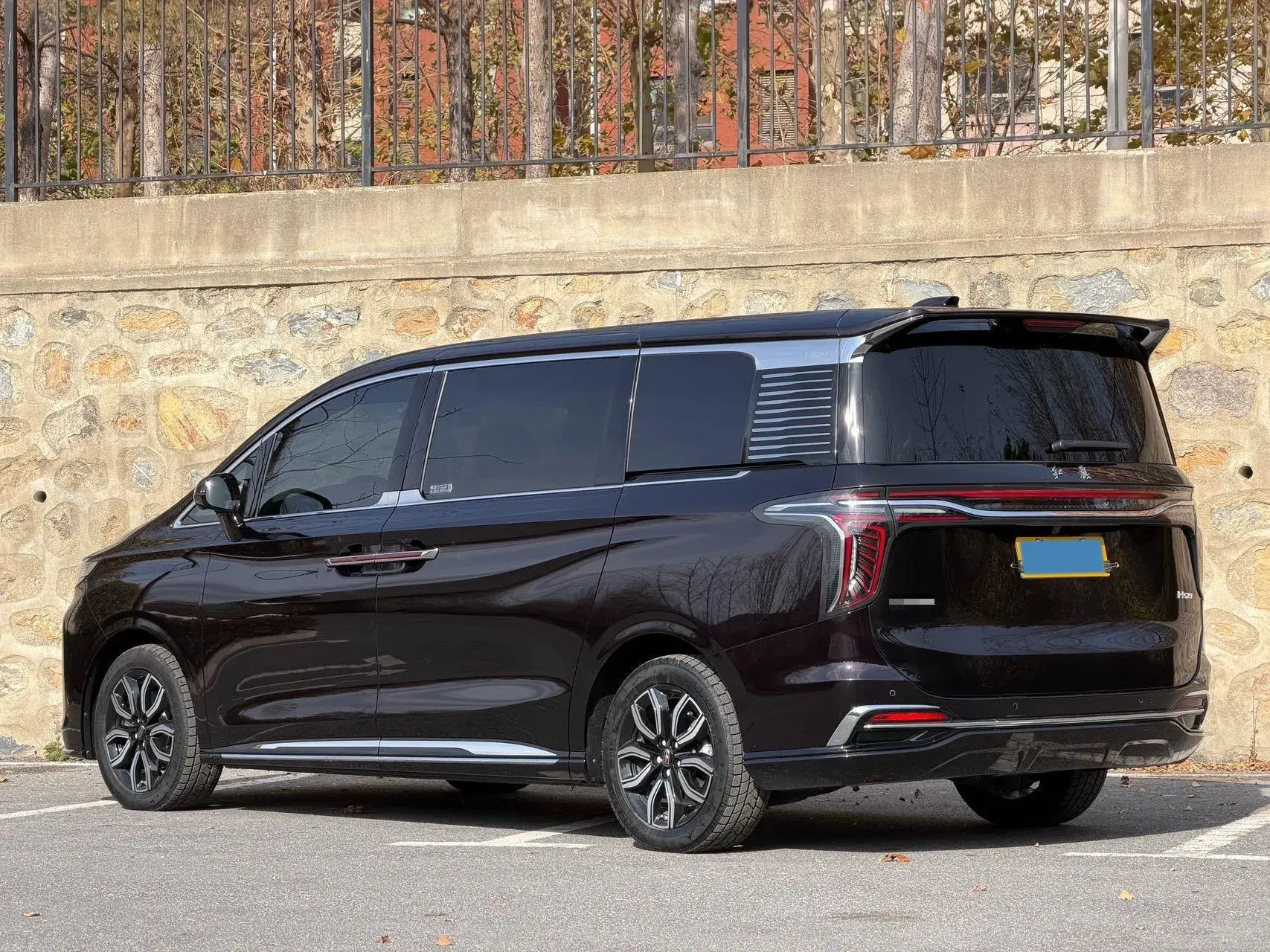 2023 HONGQI HQ9 thumbnail 3