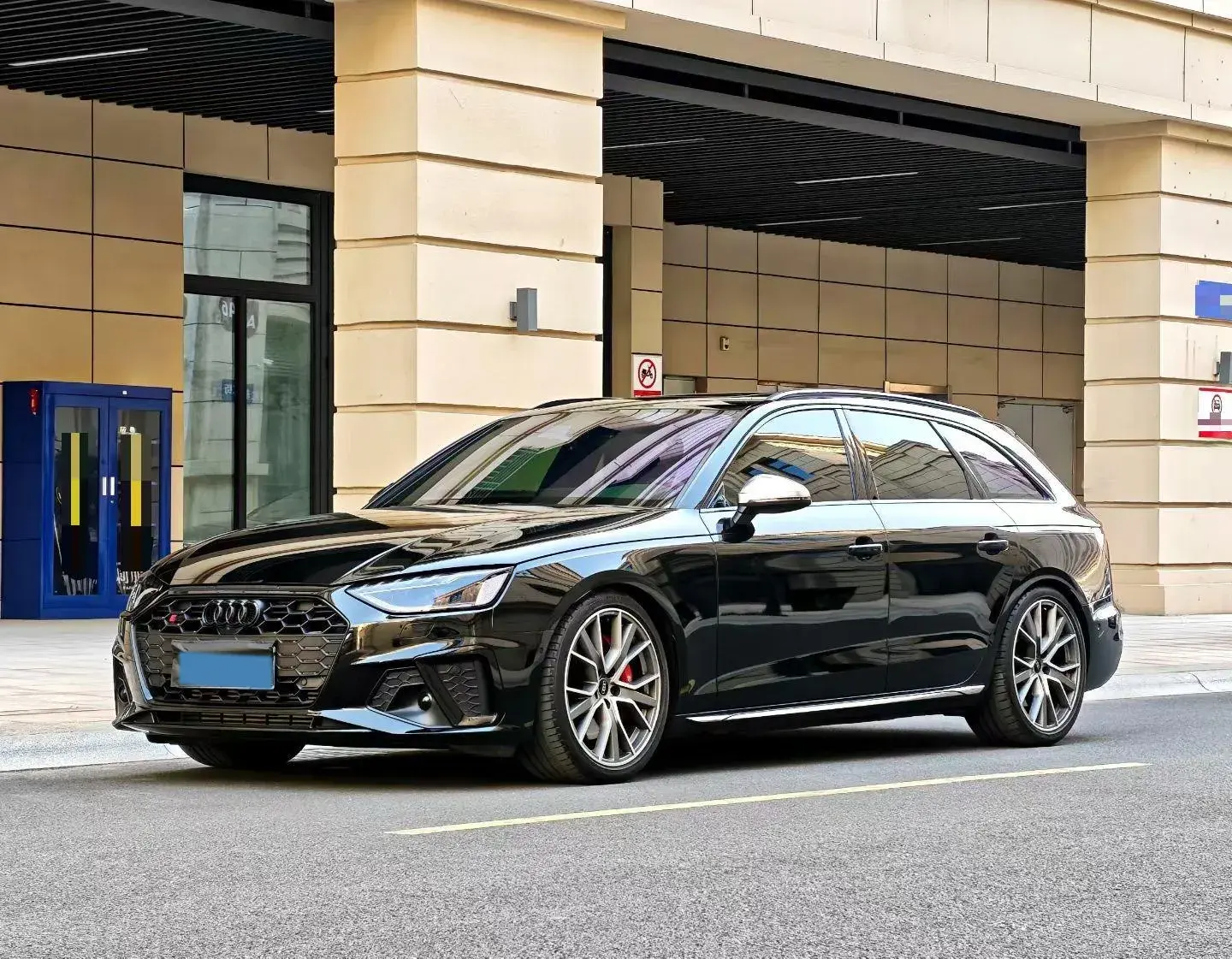 2024 AUDI S4 view 1