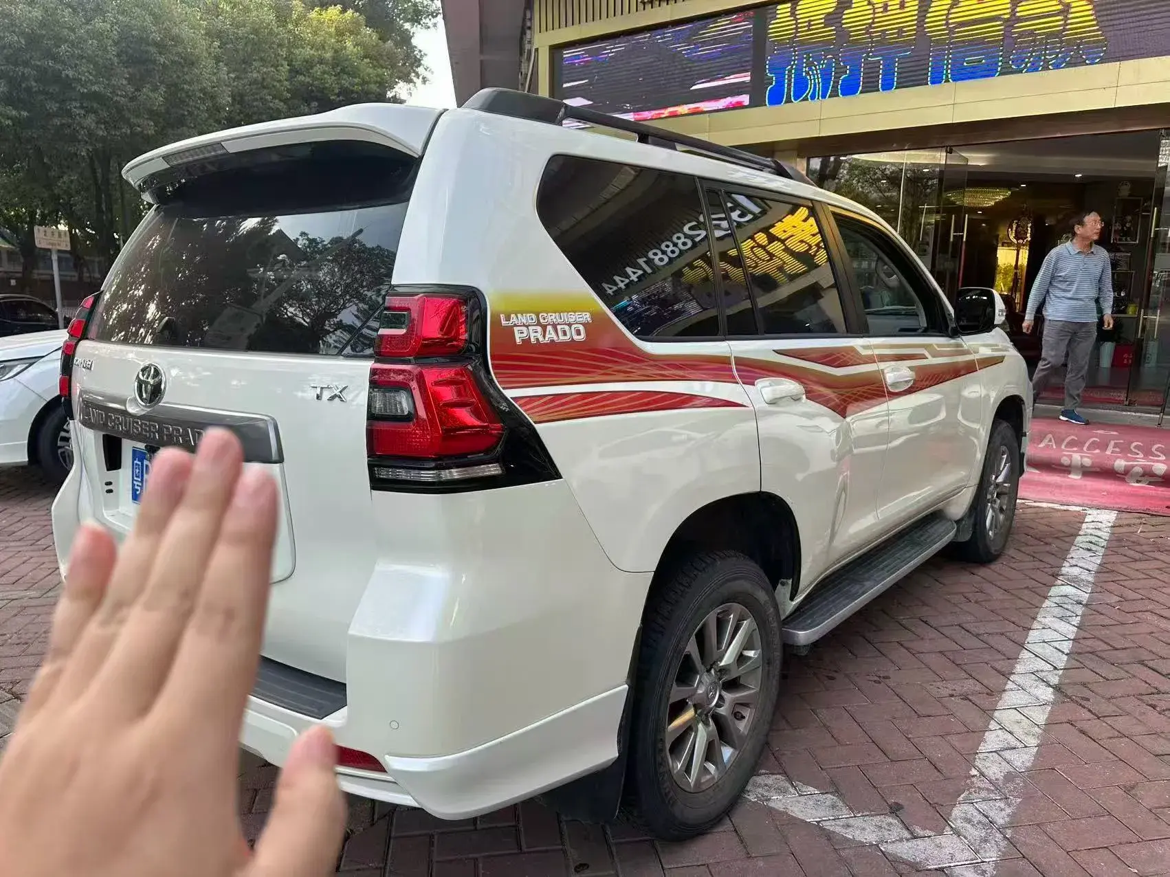 2019 TOYOTA LAND thumbnail 2