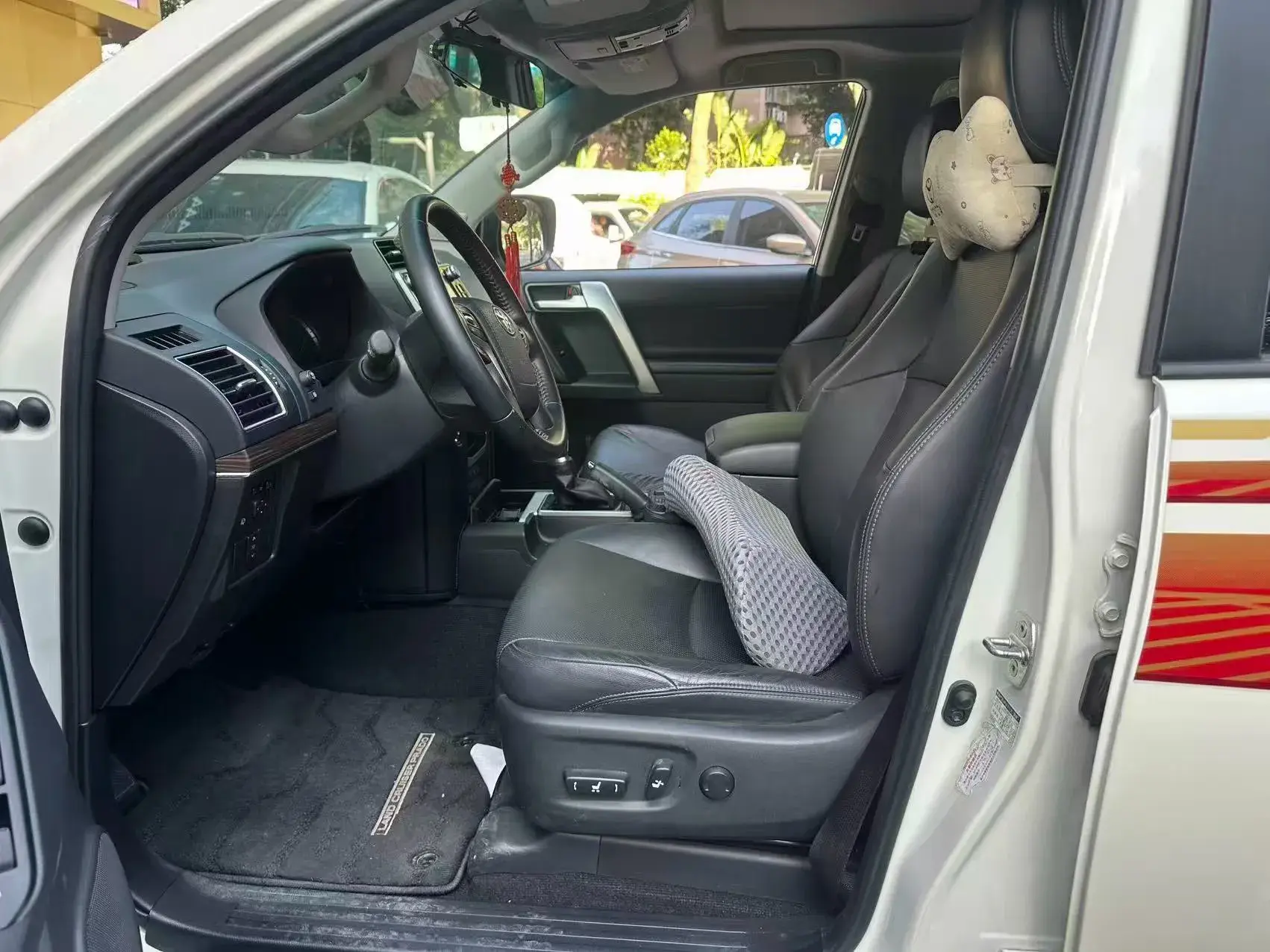 2019 TOYOTA LAND thumbnail 3