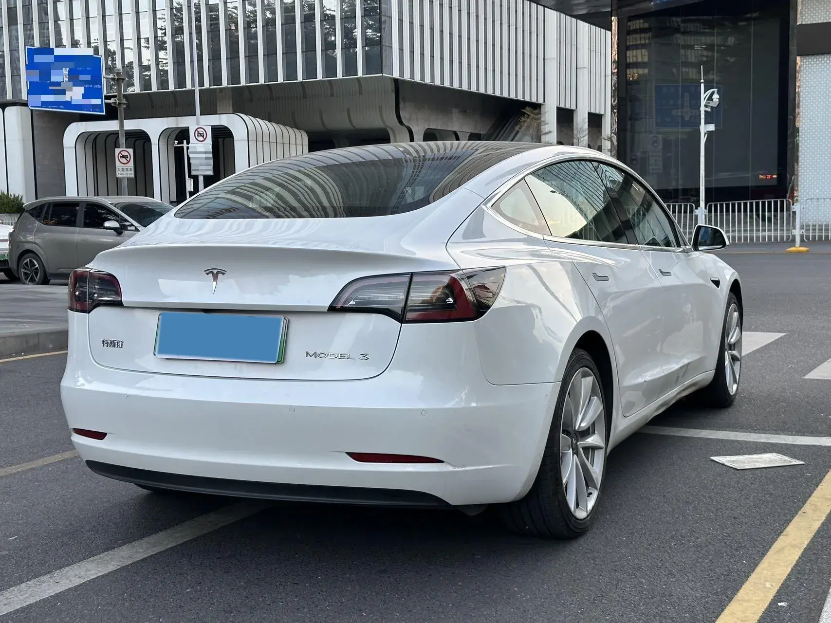 2019 TESLA MODEL thumbnail 4