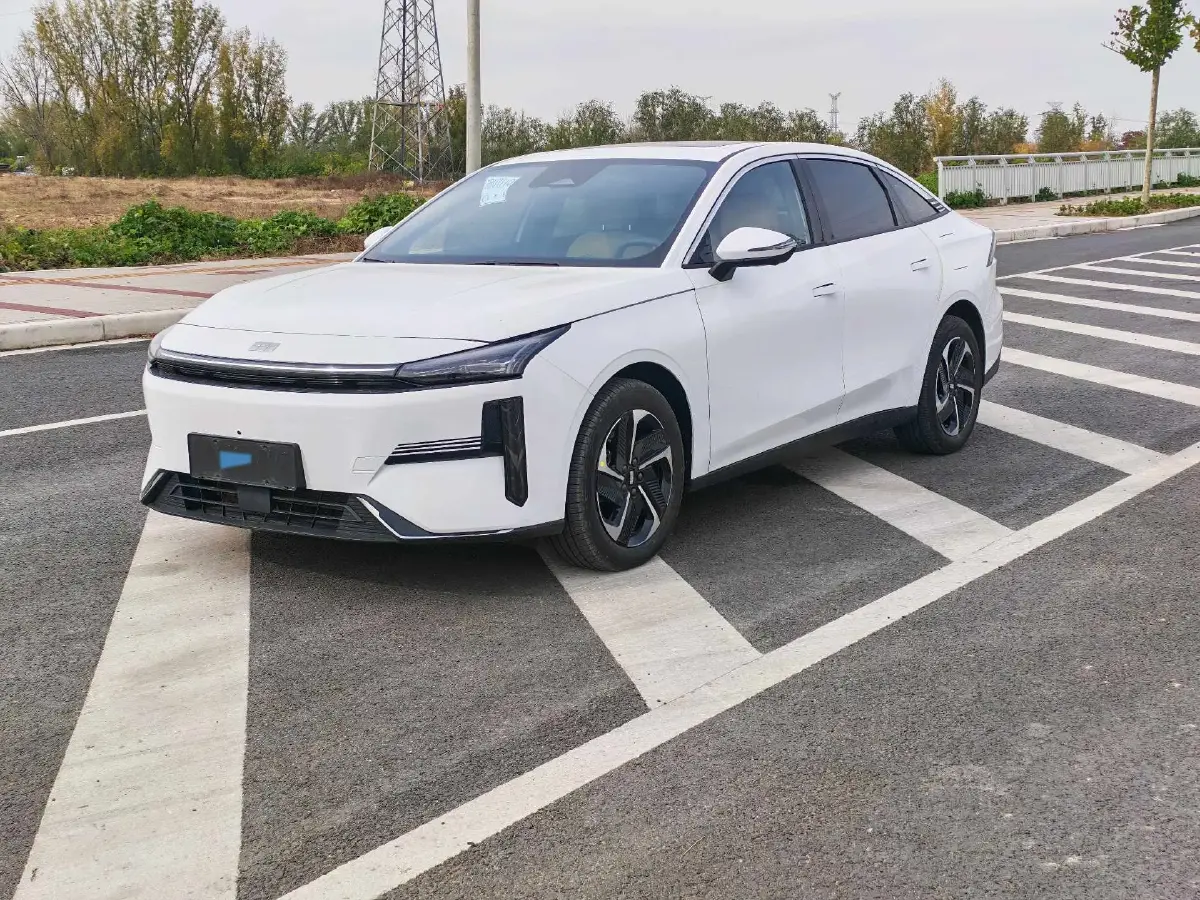 2023 Geely Galaxy L6 1.5T 163HP L4 3DHT PHEV