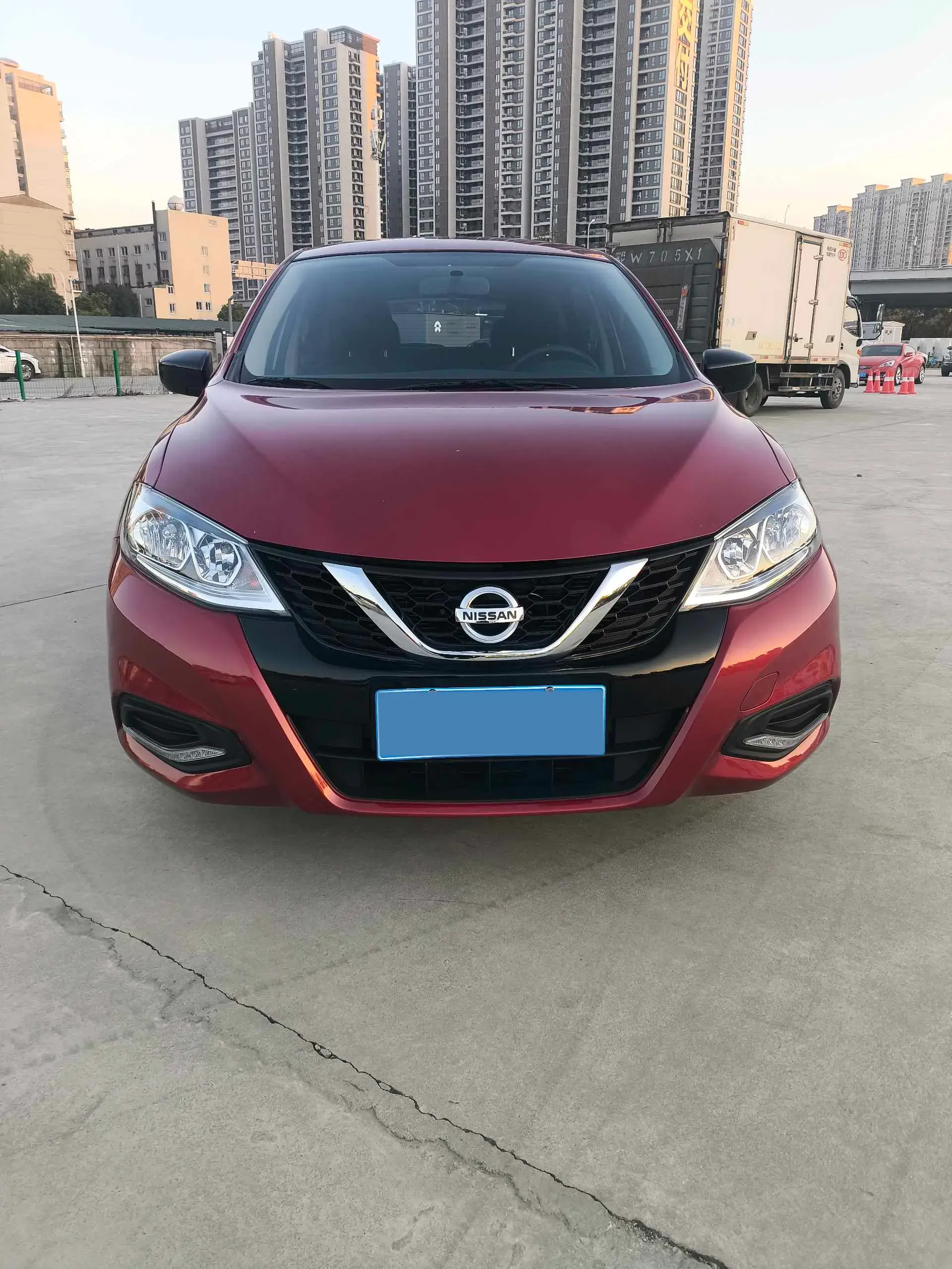 2023 NISSAN TIIDA thumbnail 2