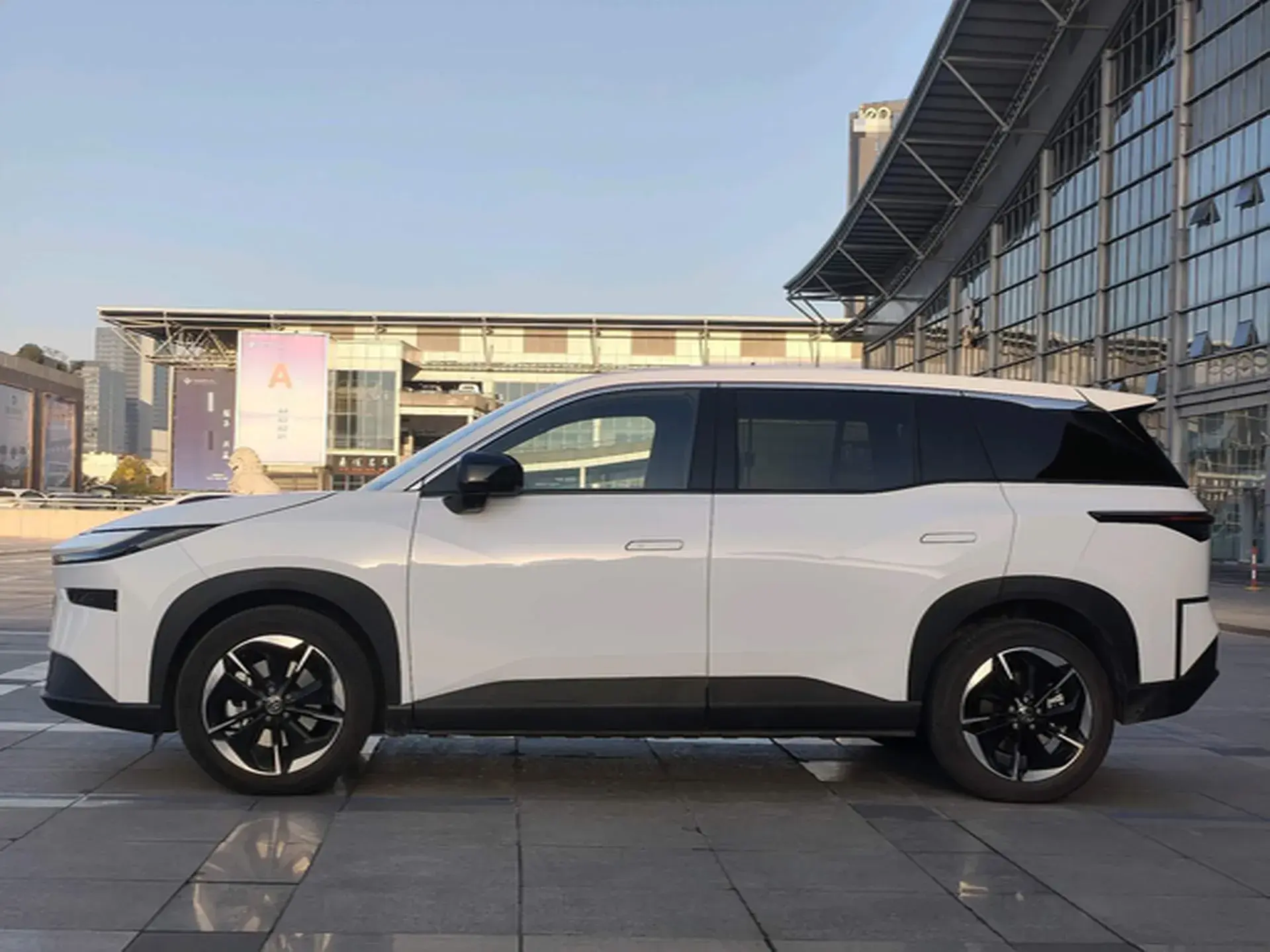 2025 TOYOTA BZ3X thumbnail 2