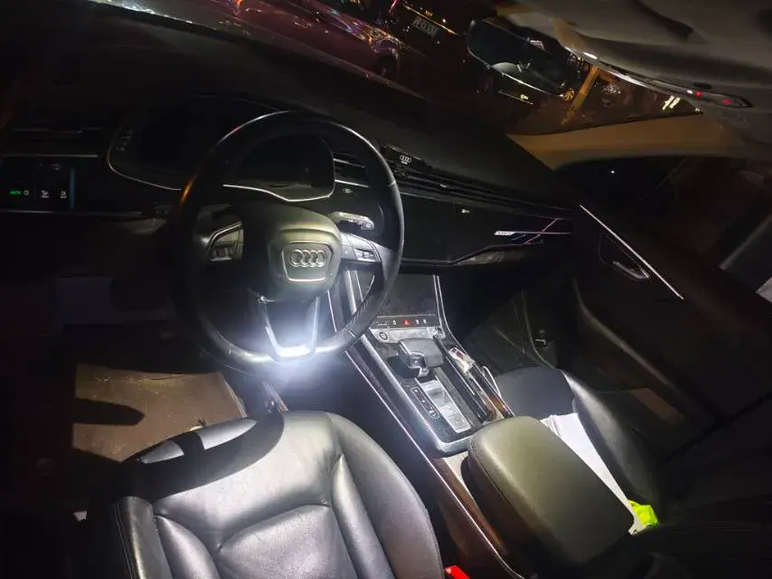 2021 AUDI Q8 thumbnail 4