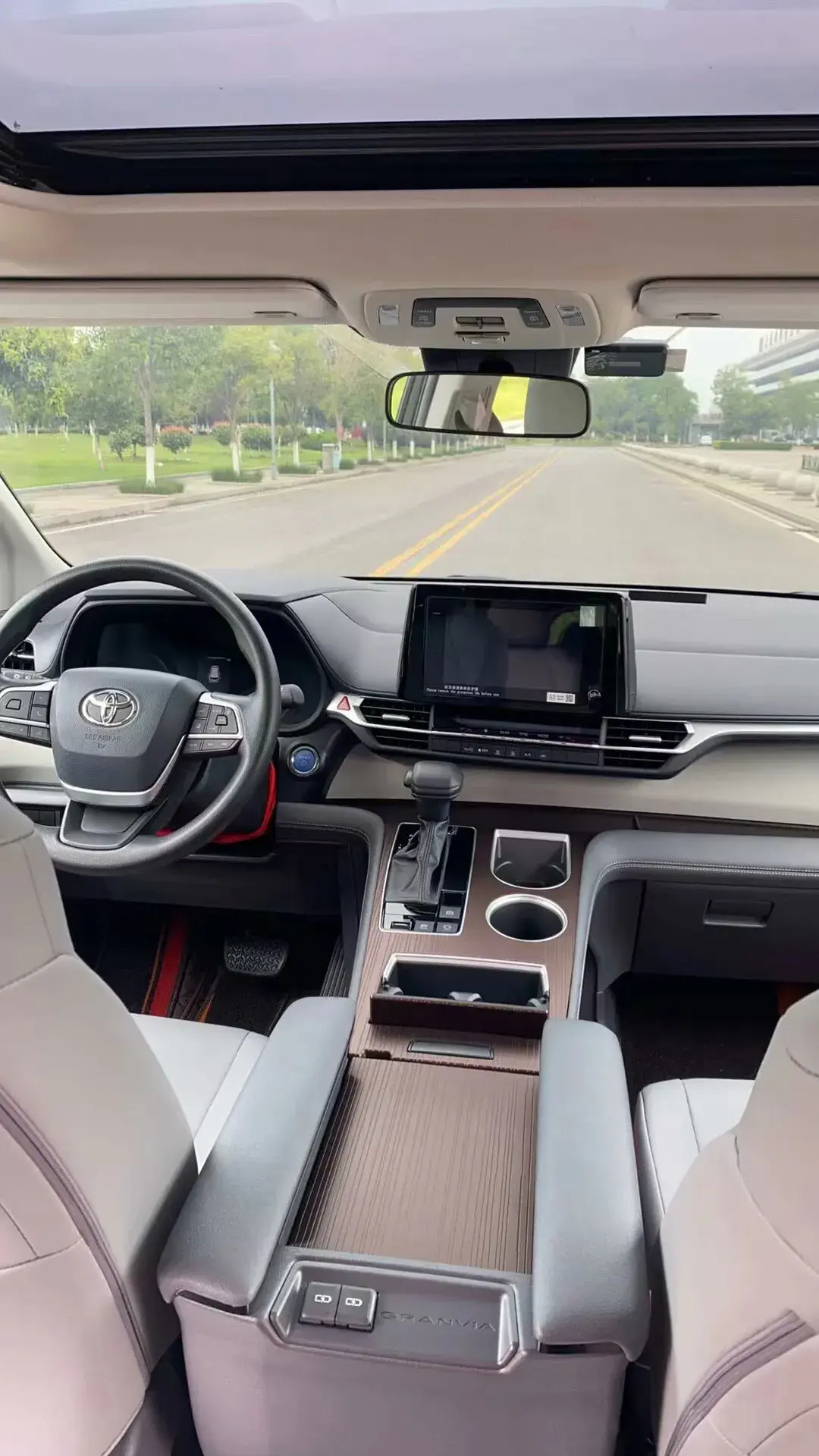 2024 TOYOTA GRANVIA thumbnail 4