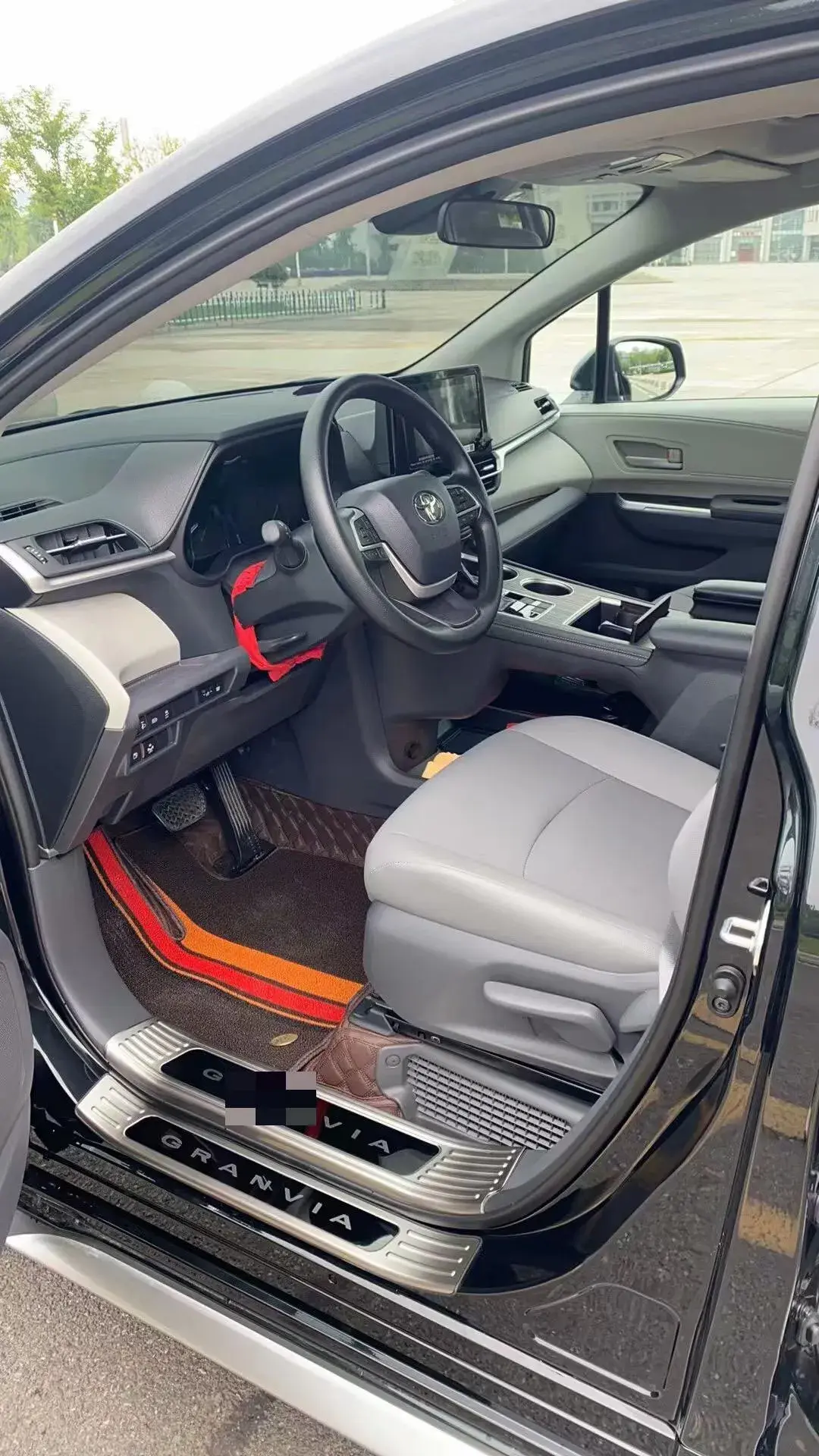 2024 TOYOTA GRANVIA thumbnail 3