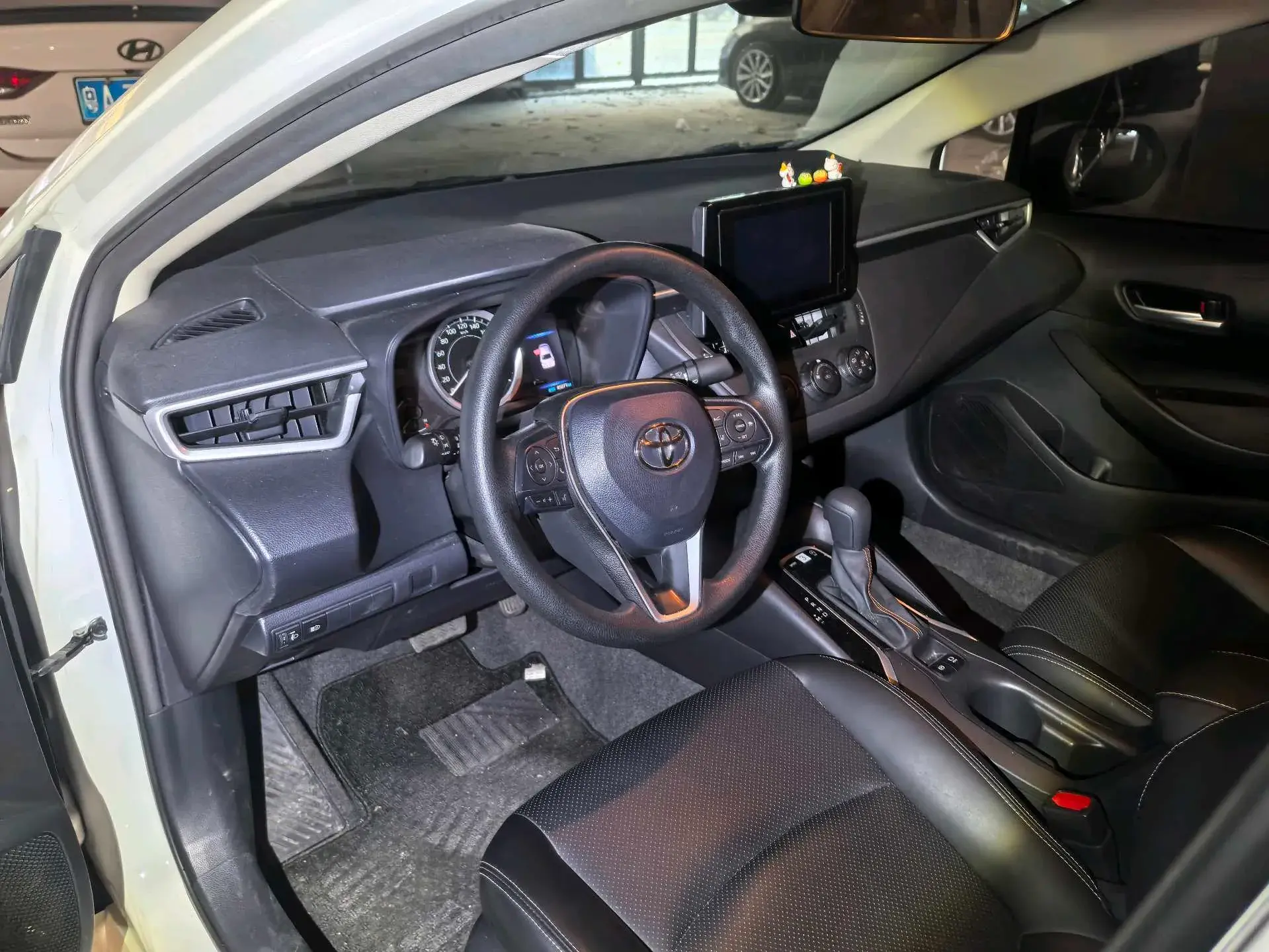 2024 TOYOTA COROLLA thumbnail 3