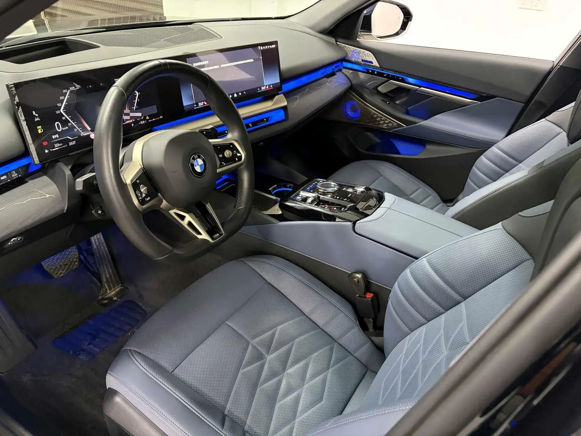 2024 BMW 5 thumbnail 3