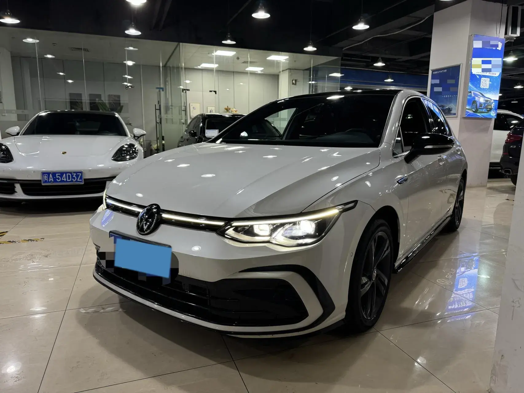 2023 VOLKSWAGEN GOLF view 1