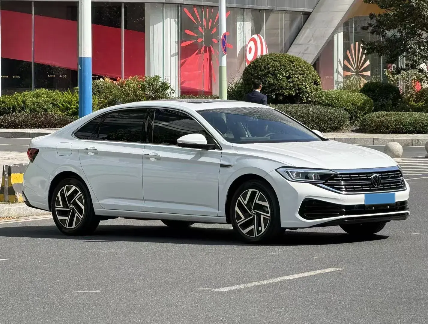 2023 VOLKSWAGEN SAGITAR thumbnail 3