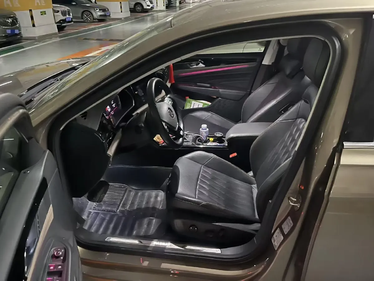 2019 Volkswagen Passat 2.0T 186HP L4 7DCT,autocango,china used car exporter,china ev exporter,chinese used car exporter,chinese used ev exporter