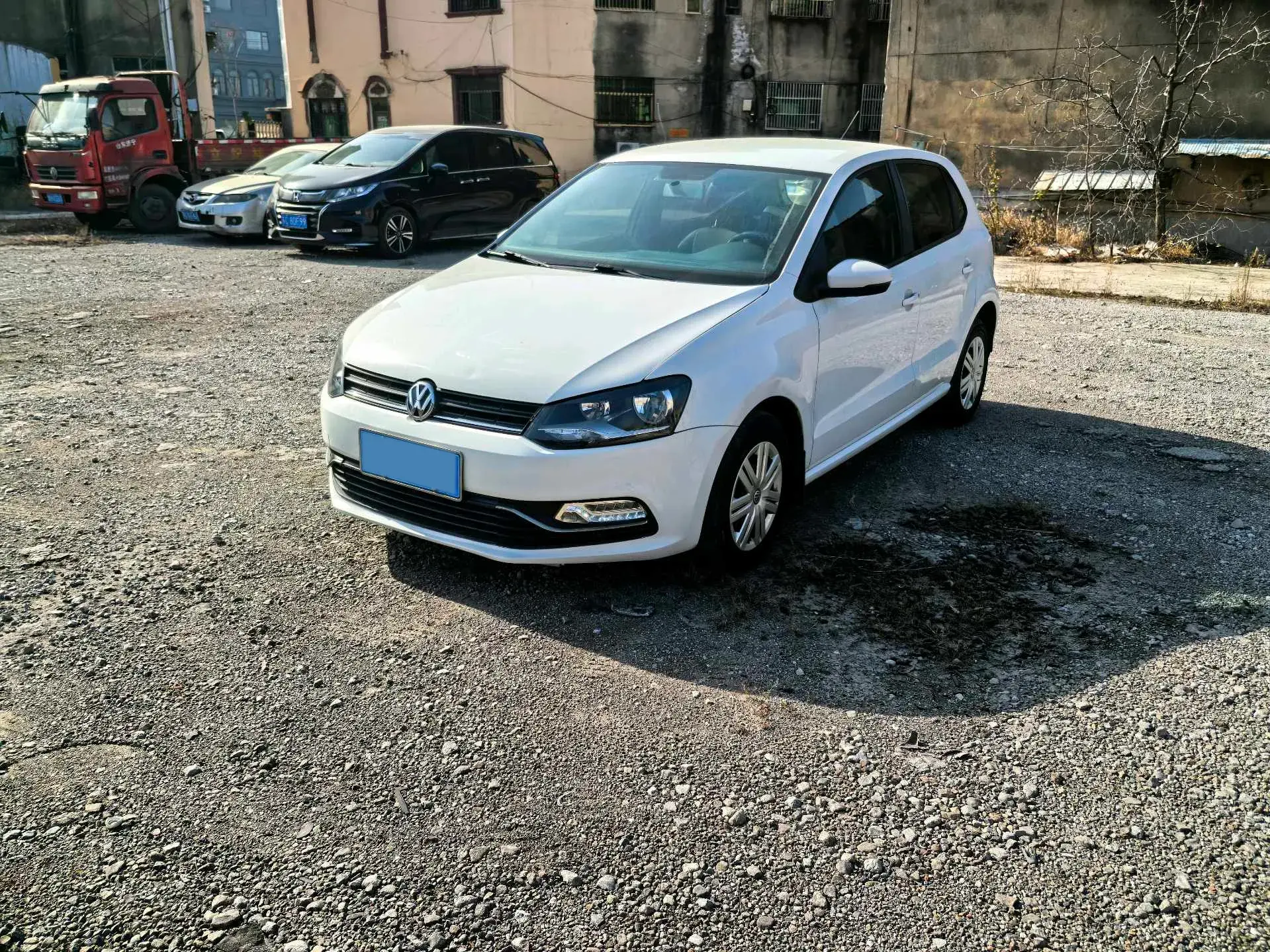 2016 VOLKSWAGEN POLO view 1