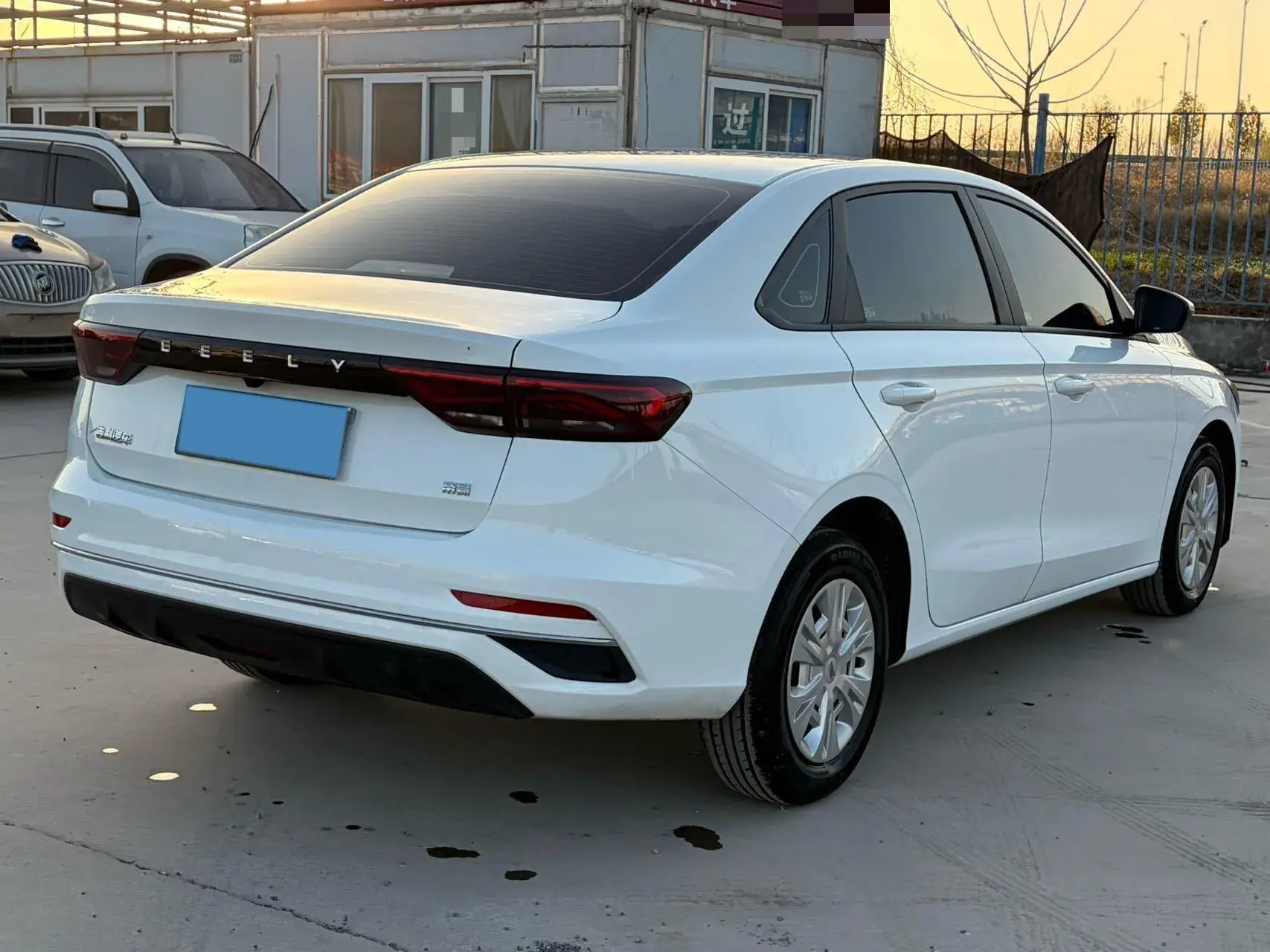 2025 GEELY EMGRAND thumbnail 4