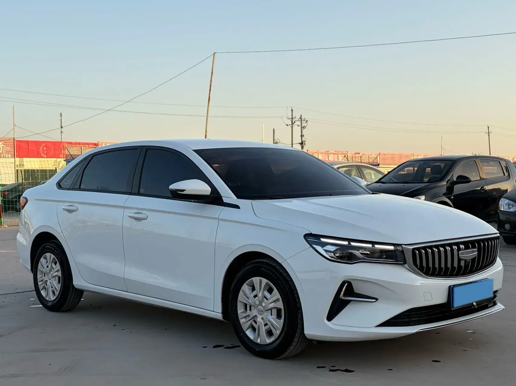 2025 GEELY EMGRAND thumbnail 3