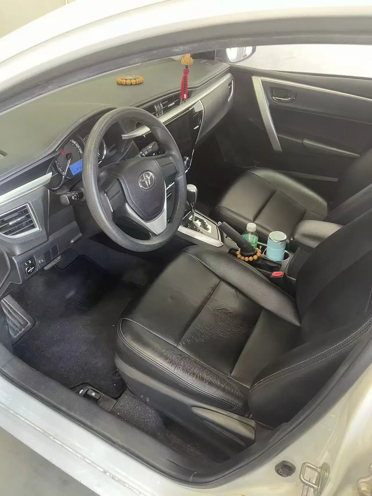 2017 TOYOTA COROLLA thumbnail 4