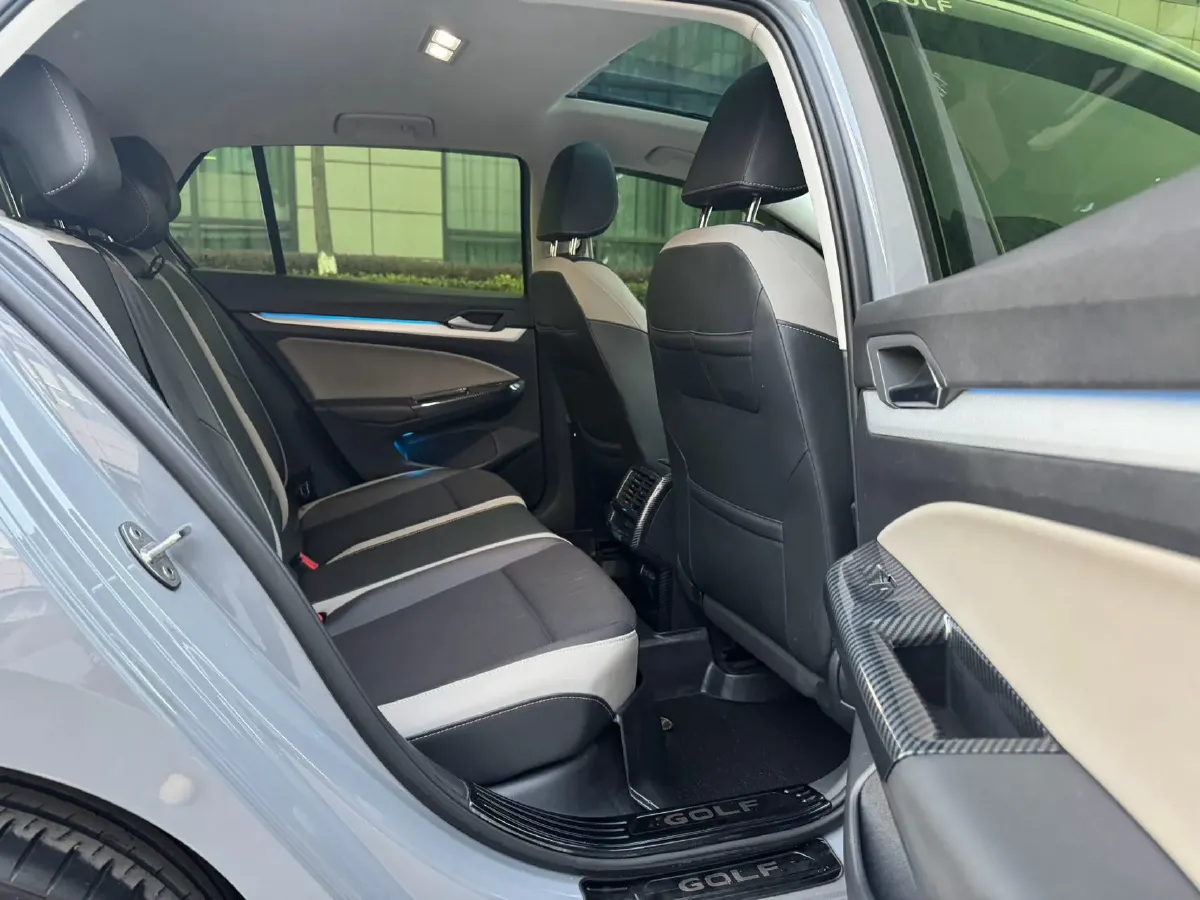 2021 Volkswagen Golf 1.2T 116HP L4 7DCT,autocango,china used car exporter,china ev exporter,chinese used car exporter,chinese used ev exporter