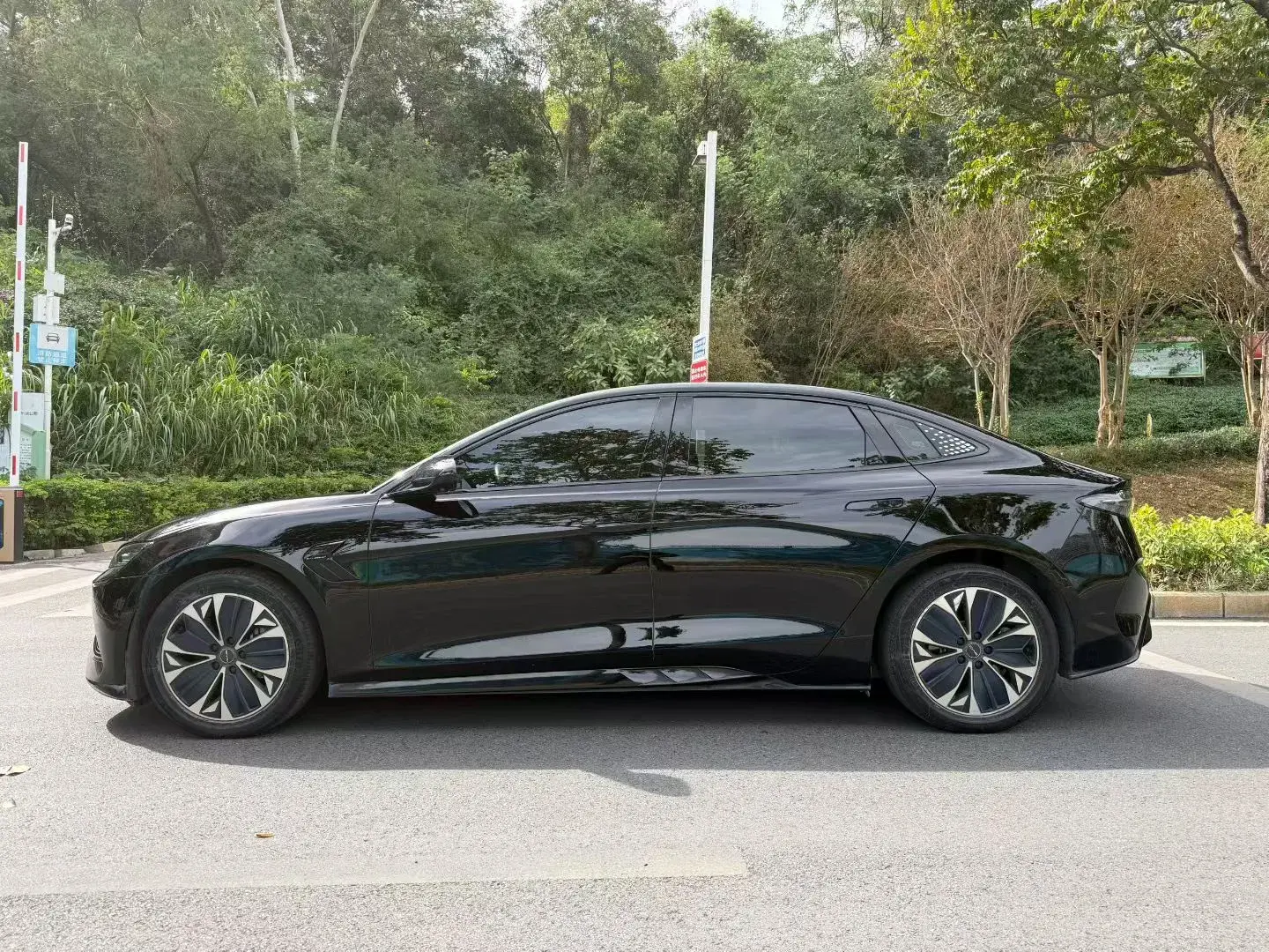 2022 BYD SEAL thumbnail 4