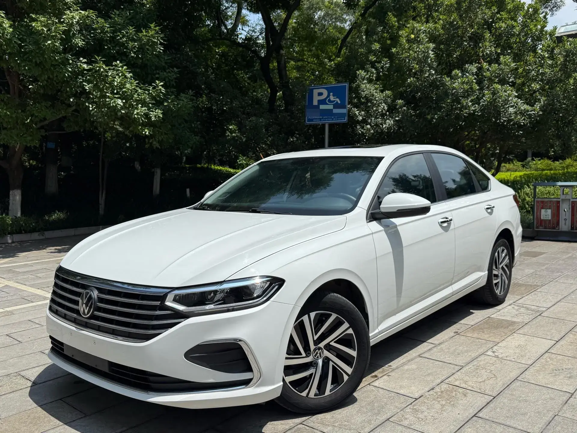 2023 VOLKSWAGEN LAVIDA view 1