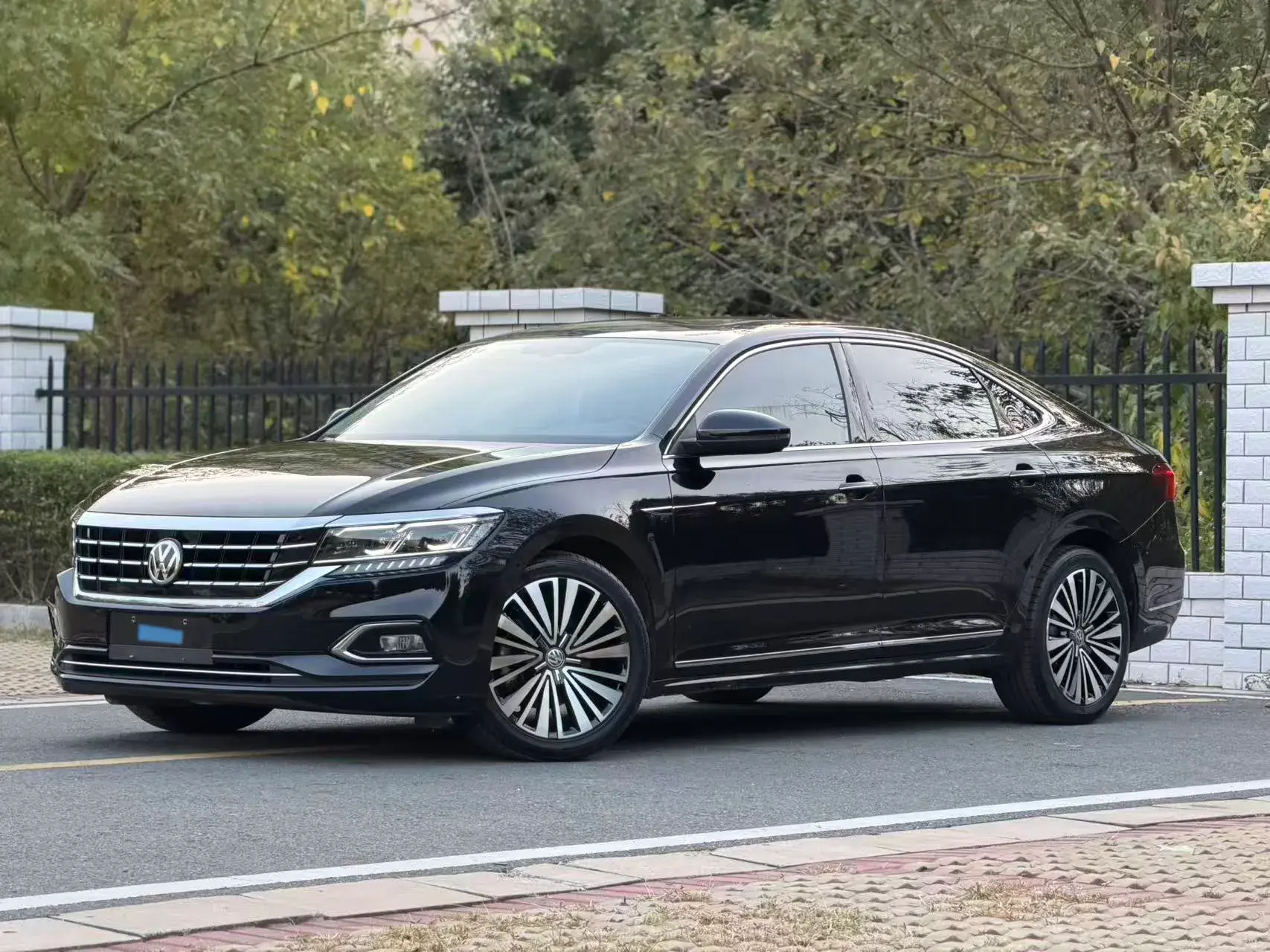 2020 VOLKSWAGEN PASSAT view 1