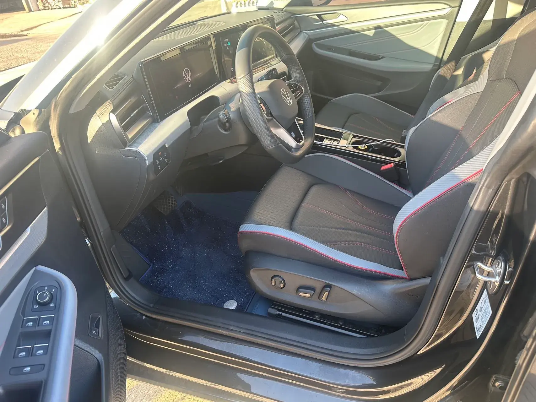 2023 VOLKSWAGEN LAMANDO thumbnail 4