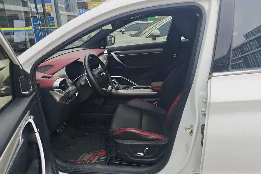 2019 GEELY COOLRAY thumbnail 4