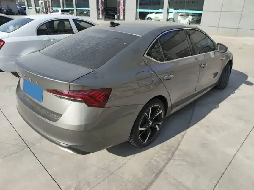 2021 SKODA OCTAVIA thumbnail 4