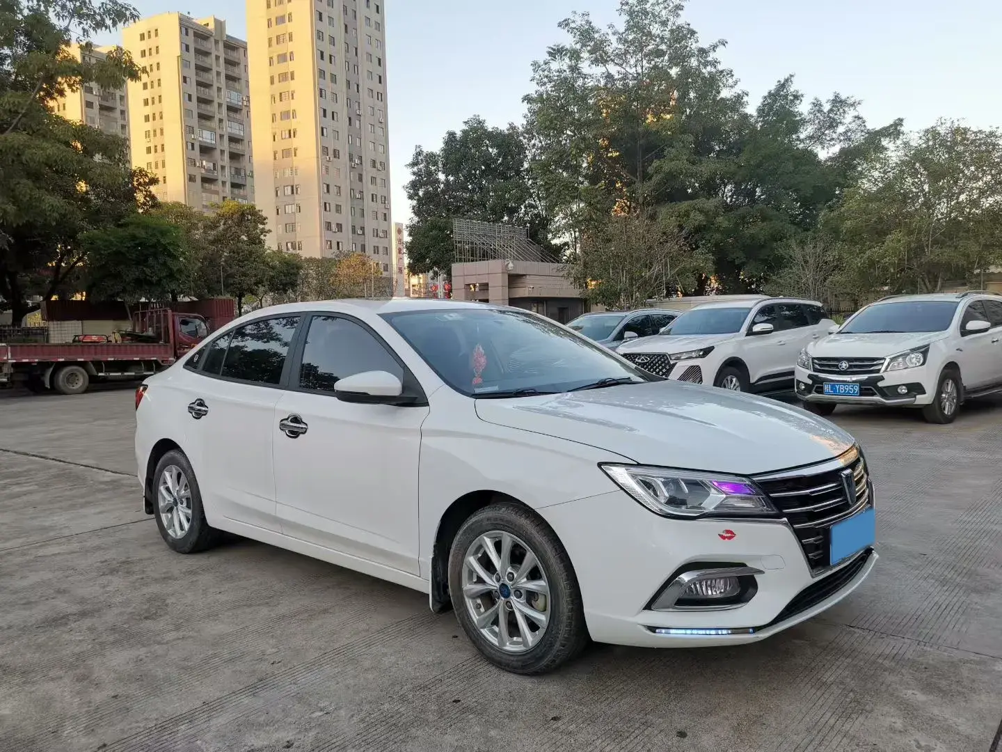 2019 ROEWE I5 thumbnail 3