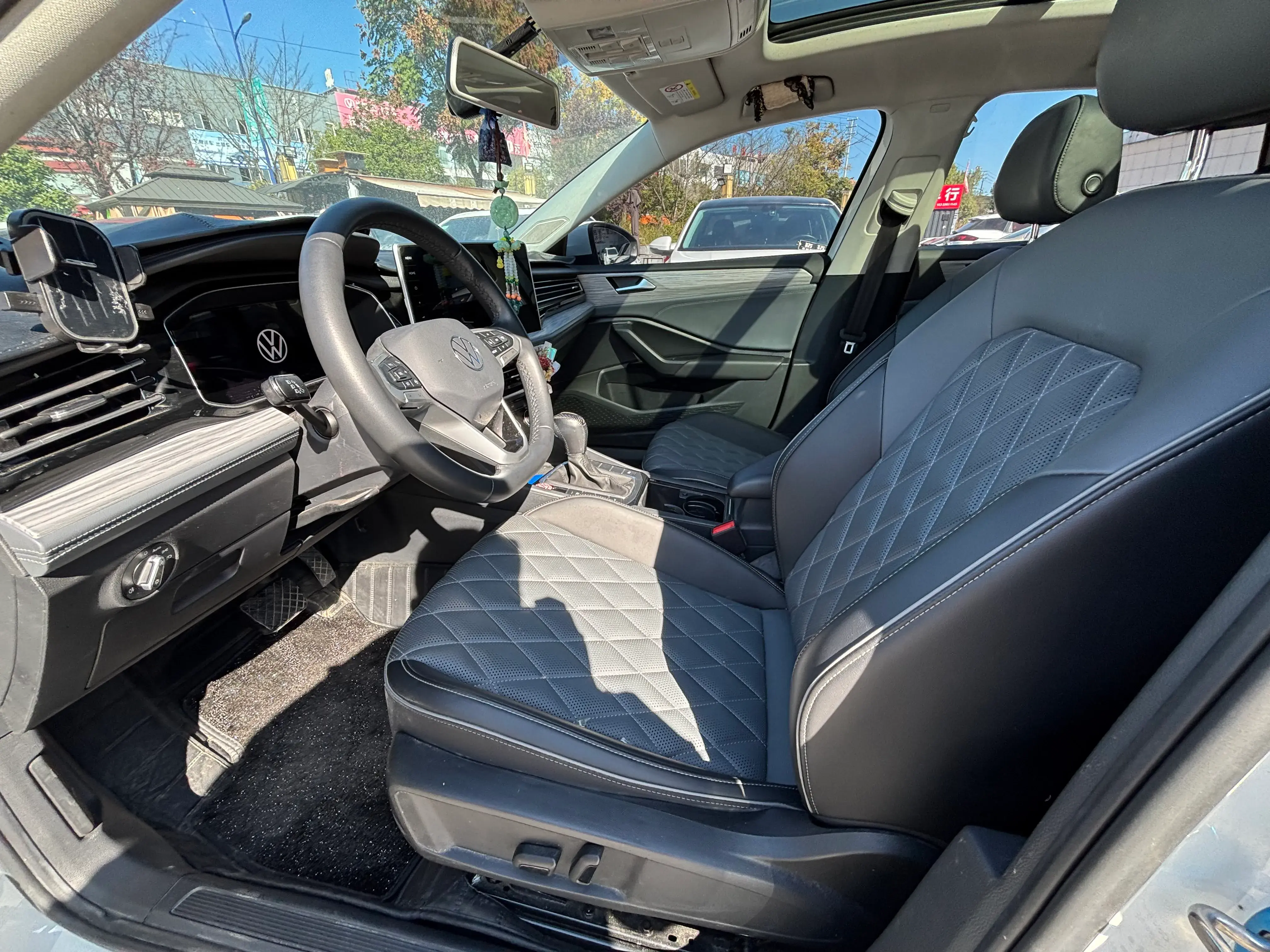 2023 VOLKSWAGEN SAGITAR thumbnail 3