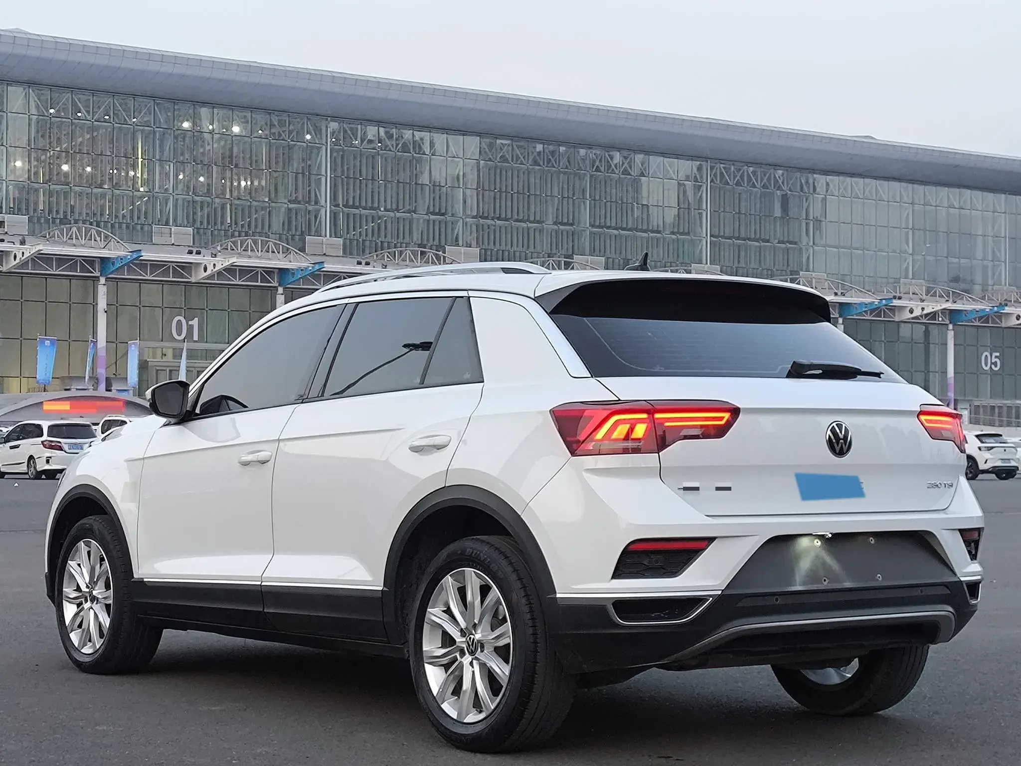 2022 VOLKSWAGEN T-ROC thumbnail 4