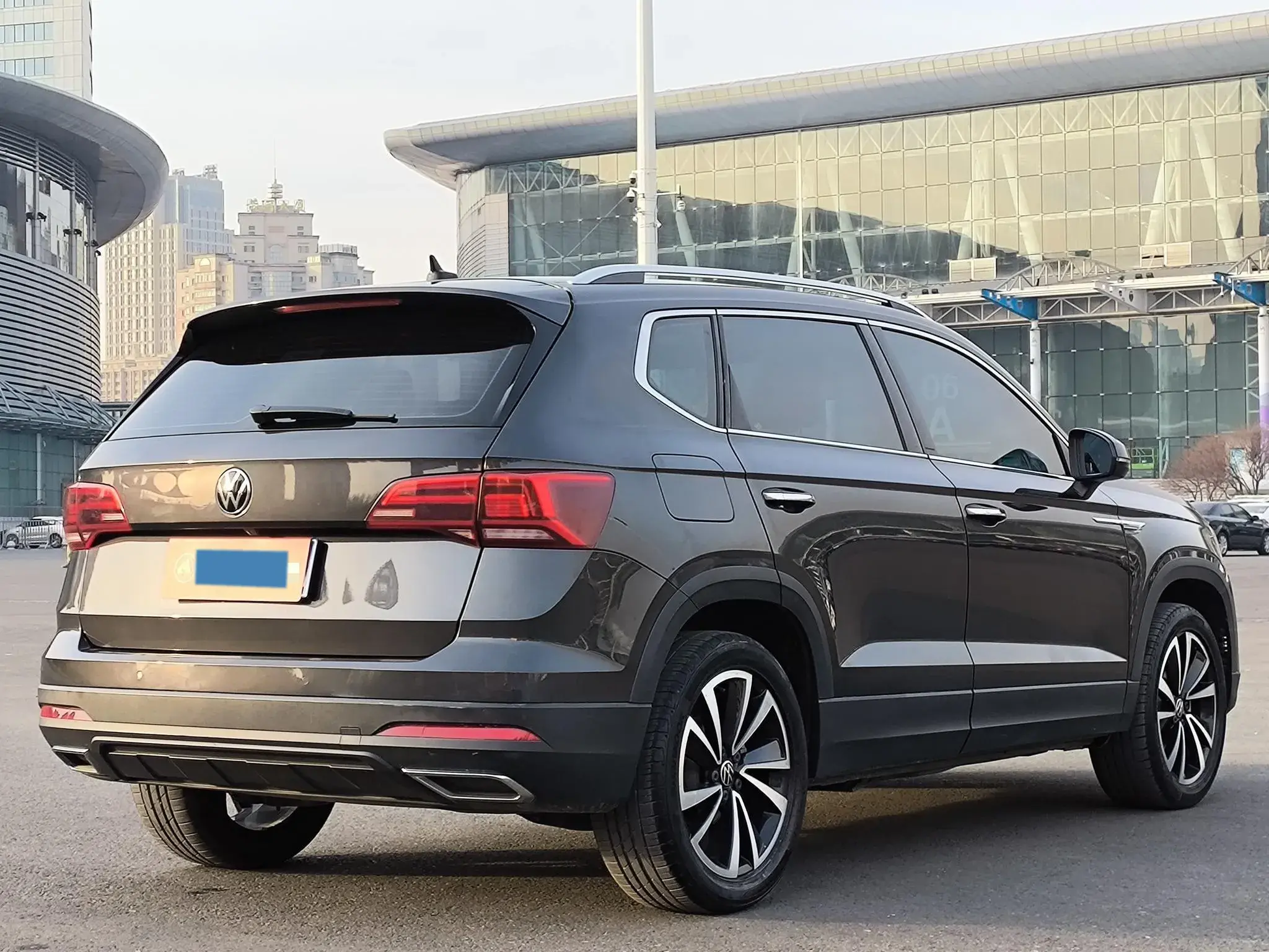 2021 VOLKSWAGEN THARU thumbnail 3